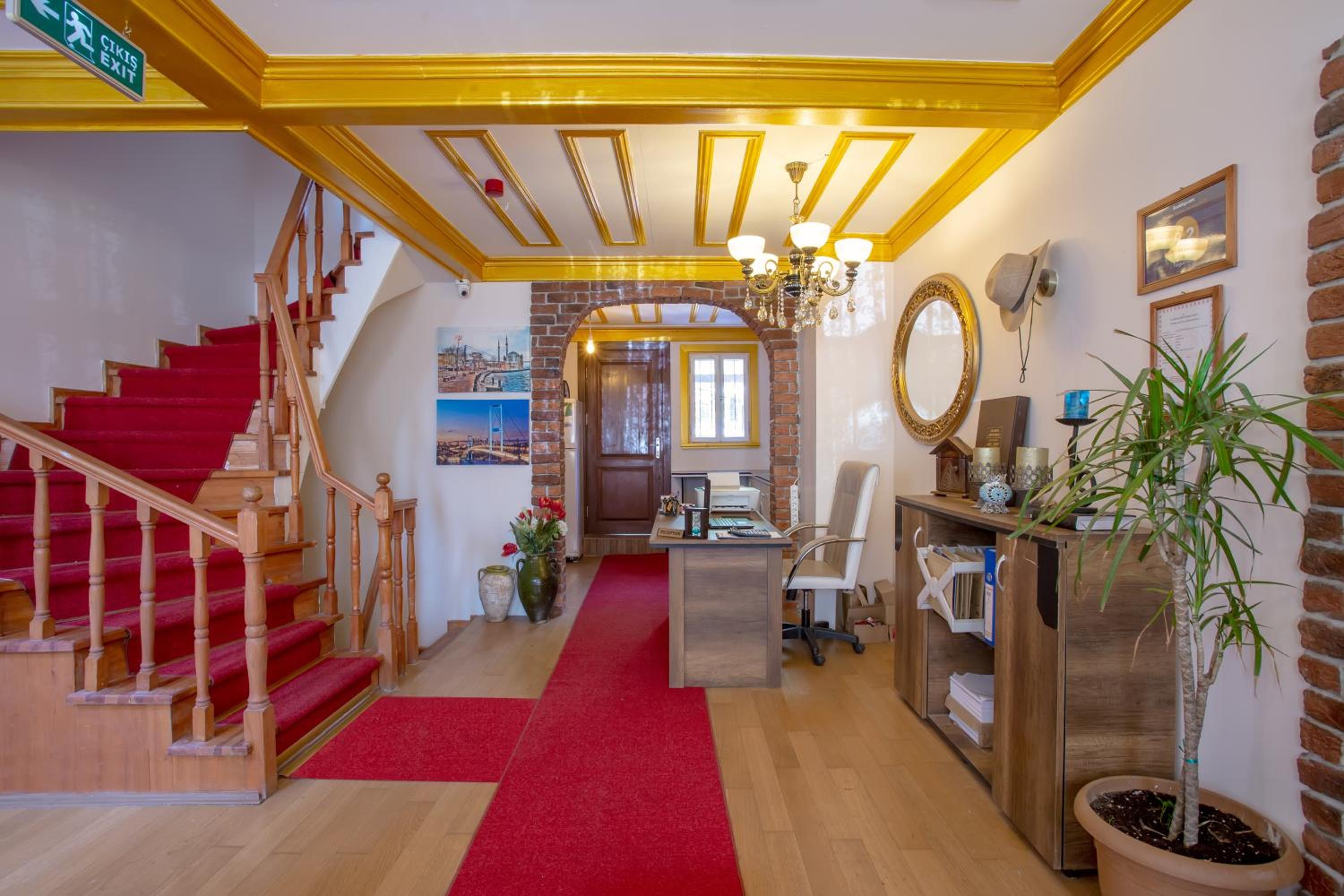 April Hotel - Image 25