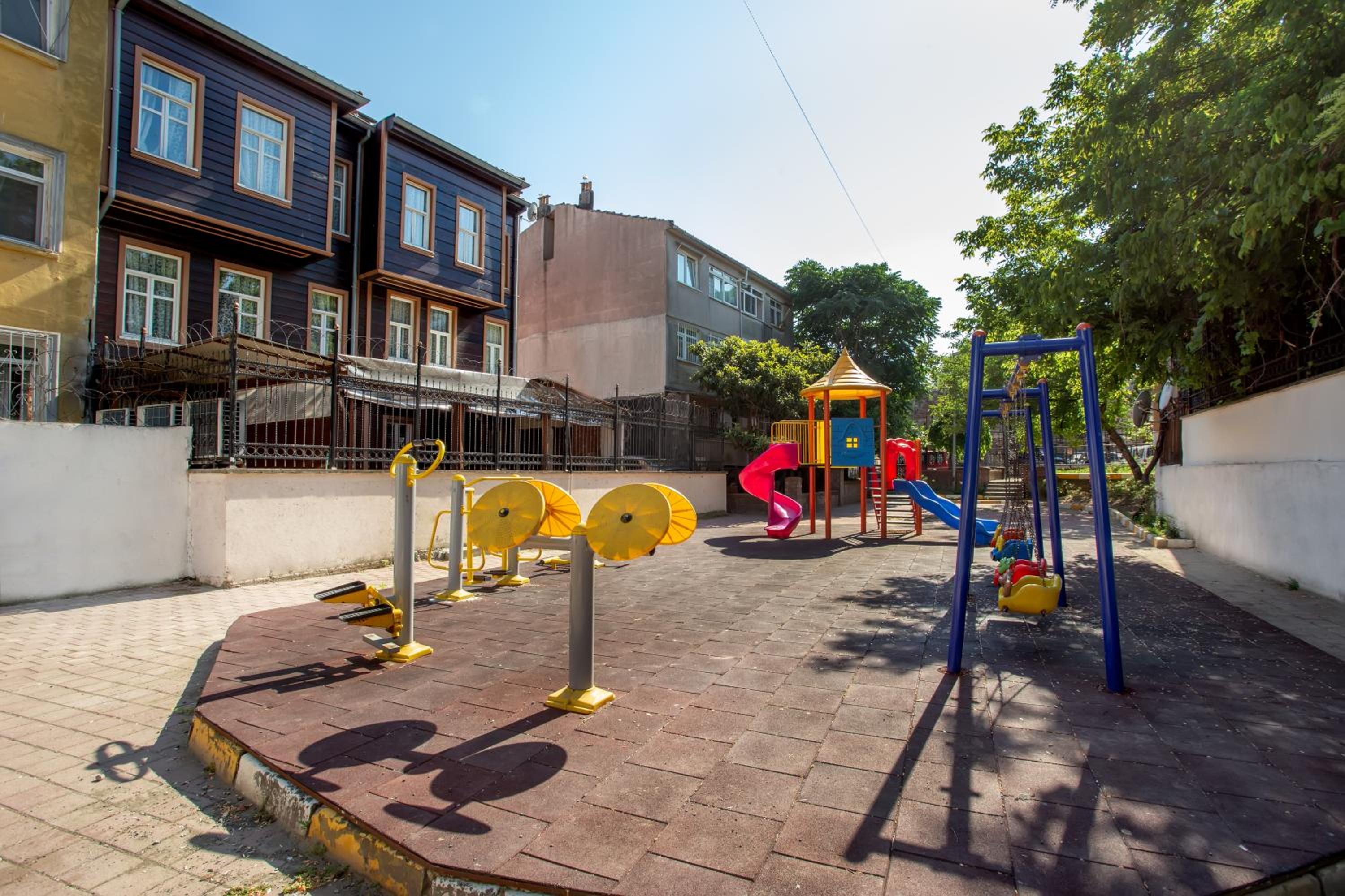 April Hotel - Image 62