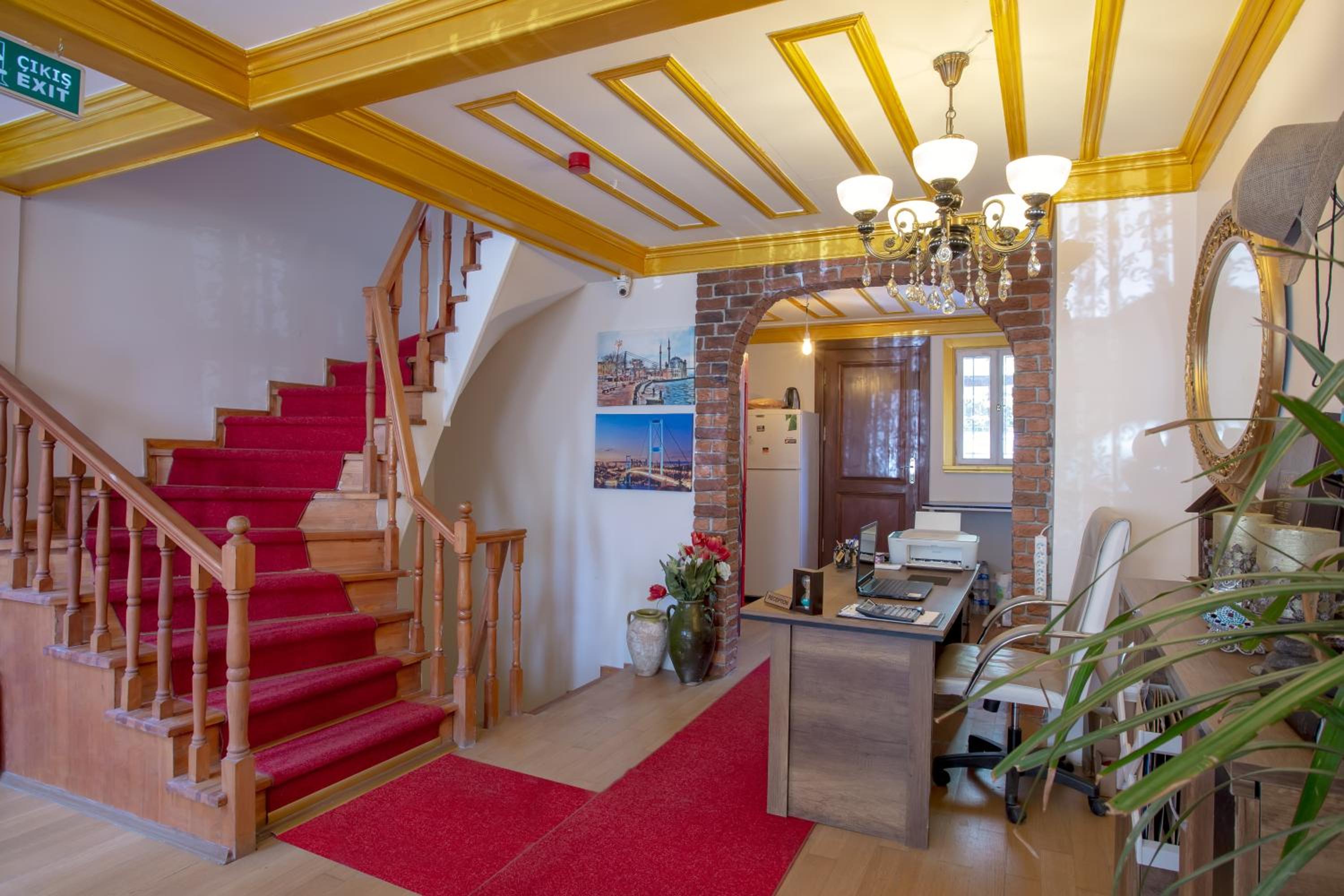 April Hotel - Image 58