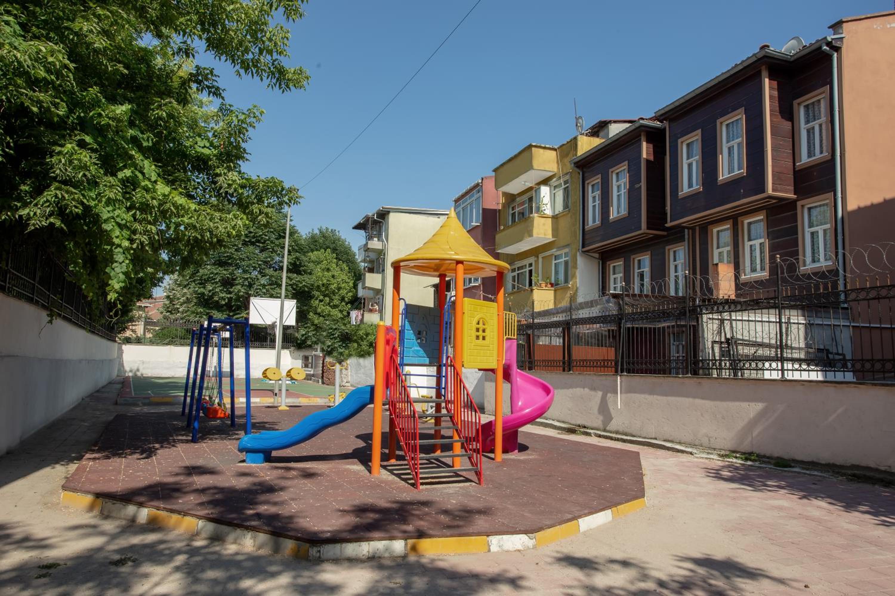 April Hotel - Image 64