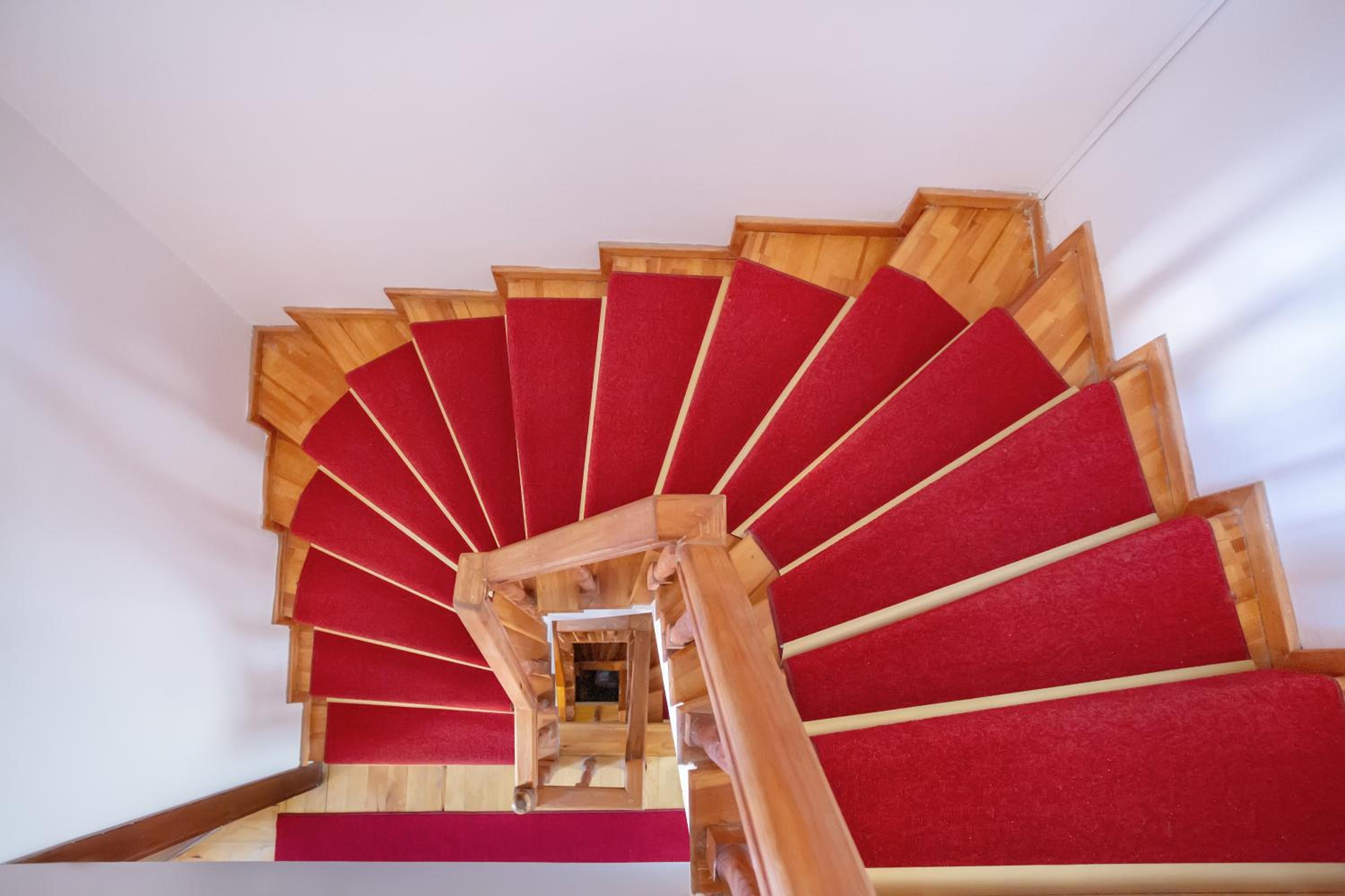 April Hotel - Image 61