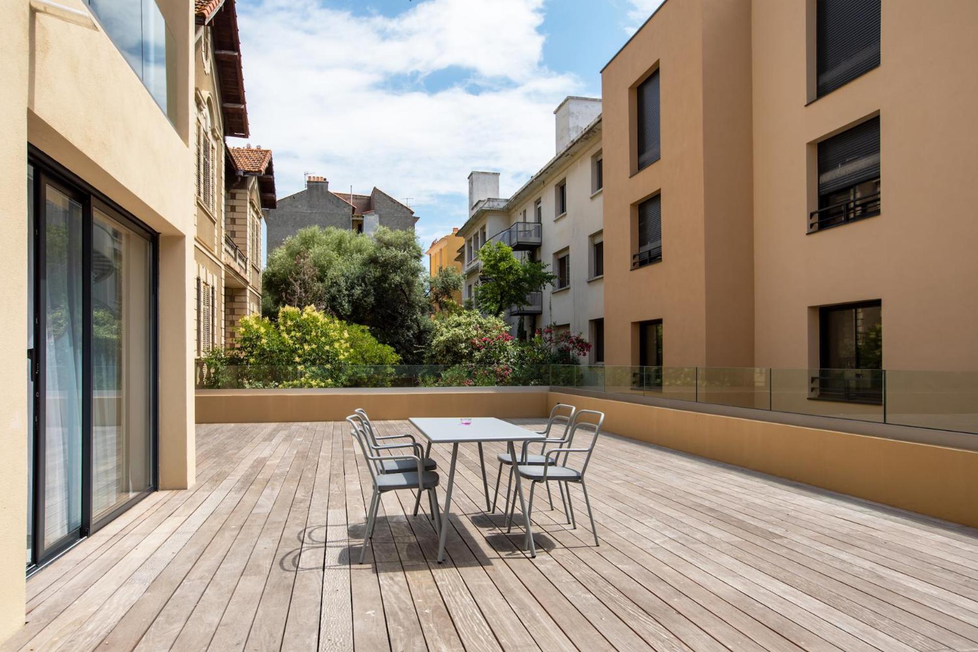 balcony