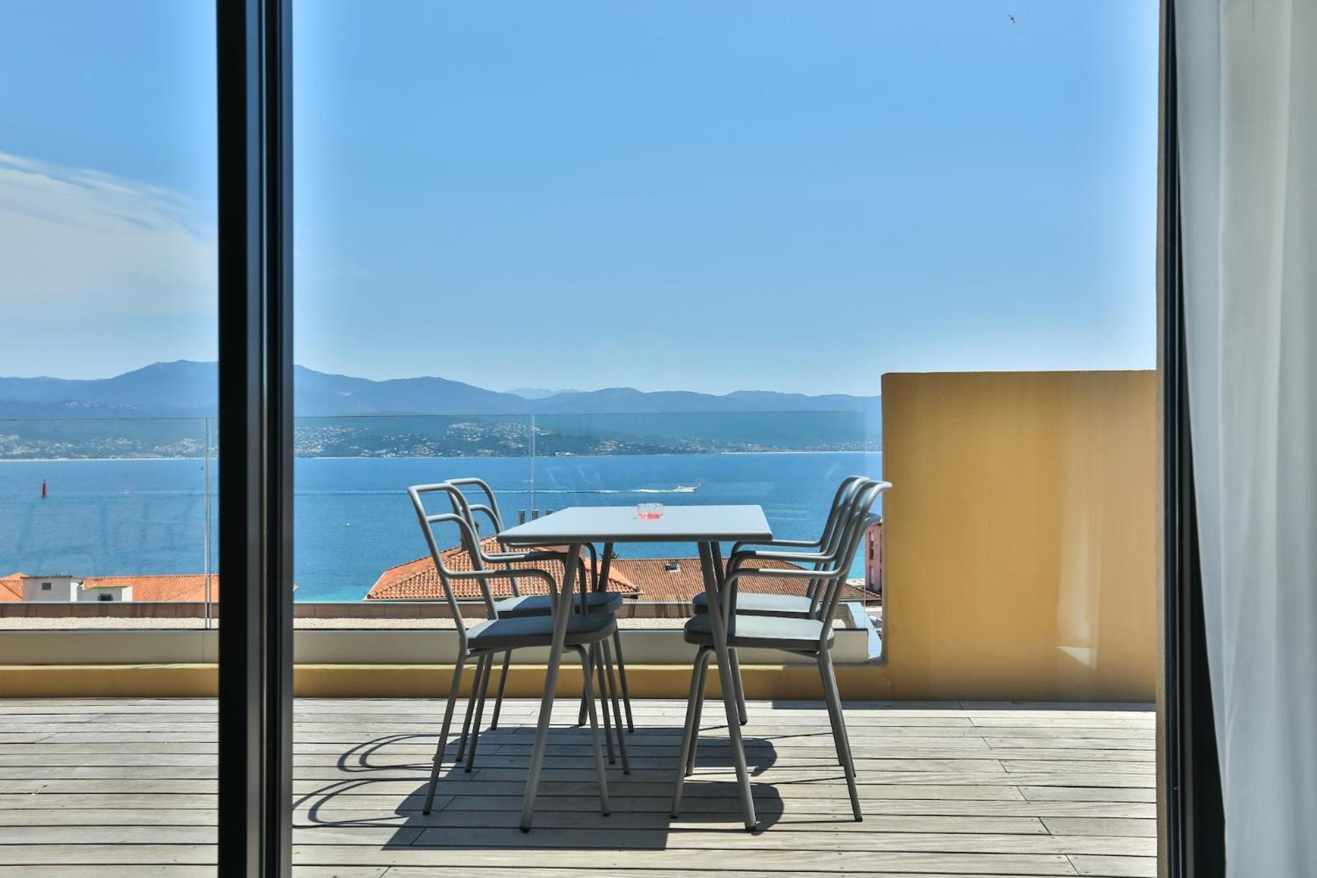 balcony