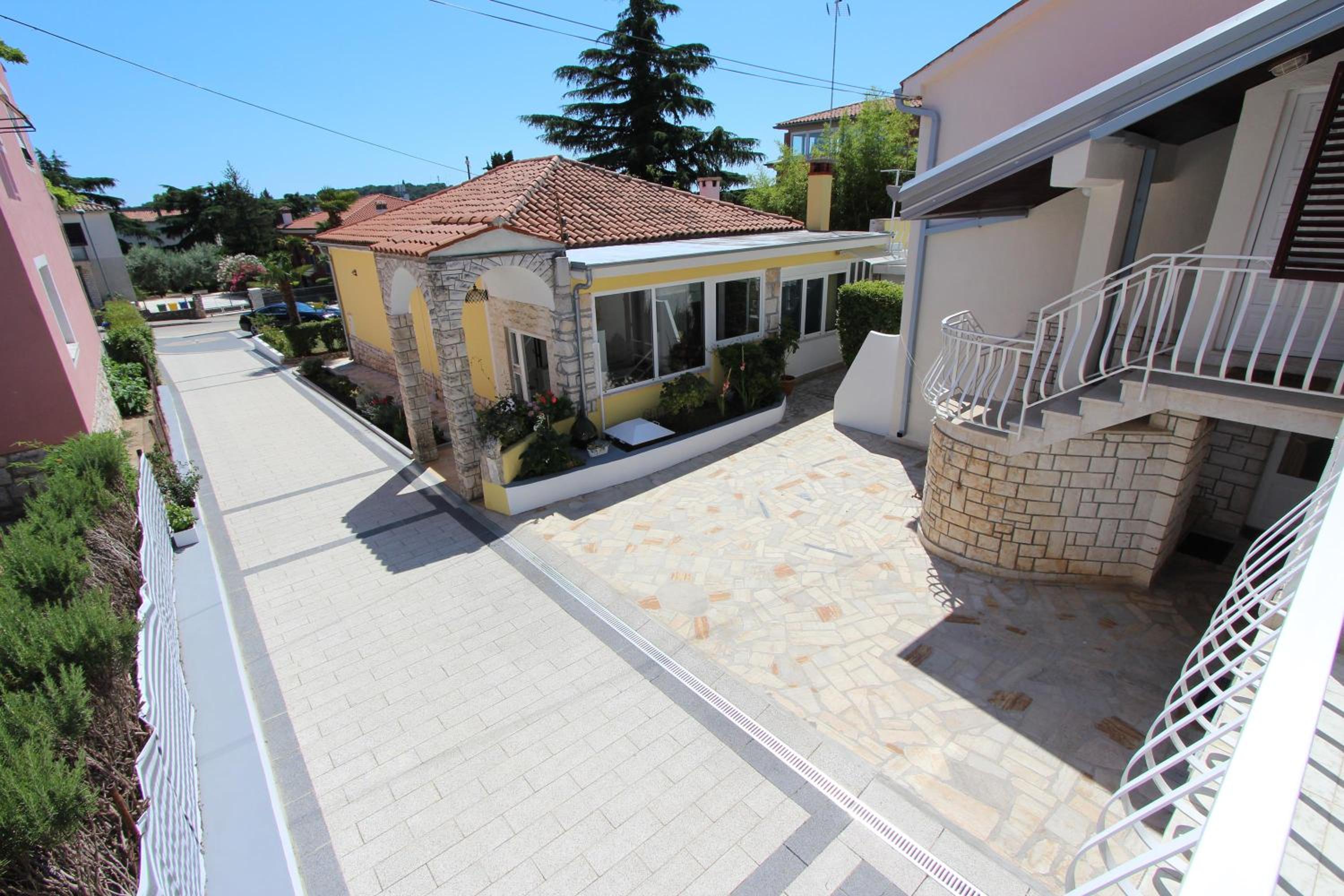 Apartments Knezović