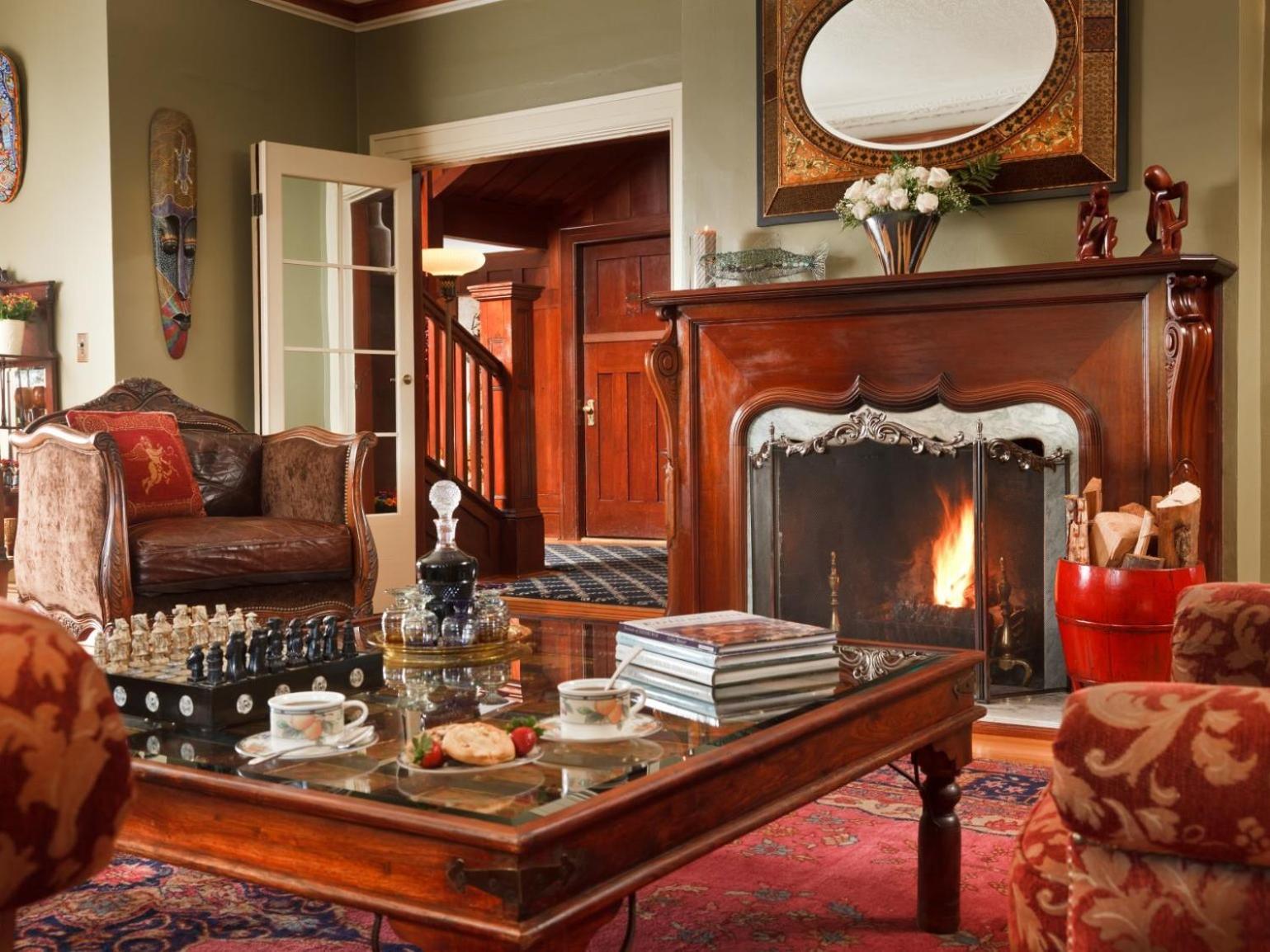 Abbeymoore Manor Bed & Breakfast Inn
