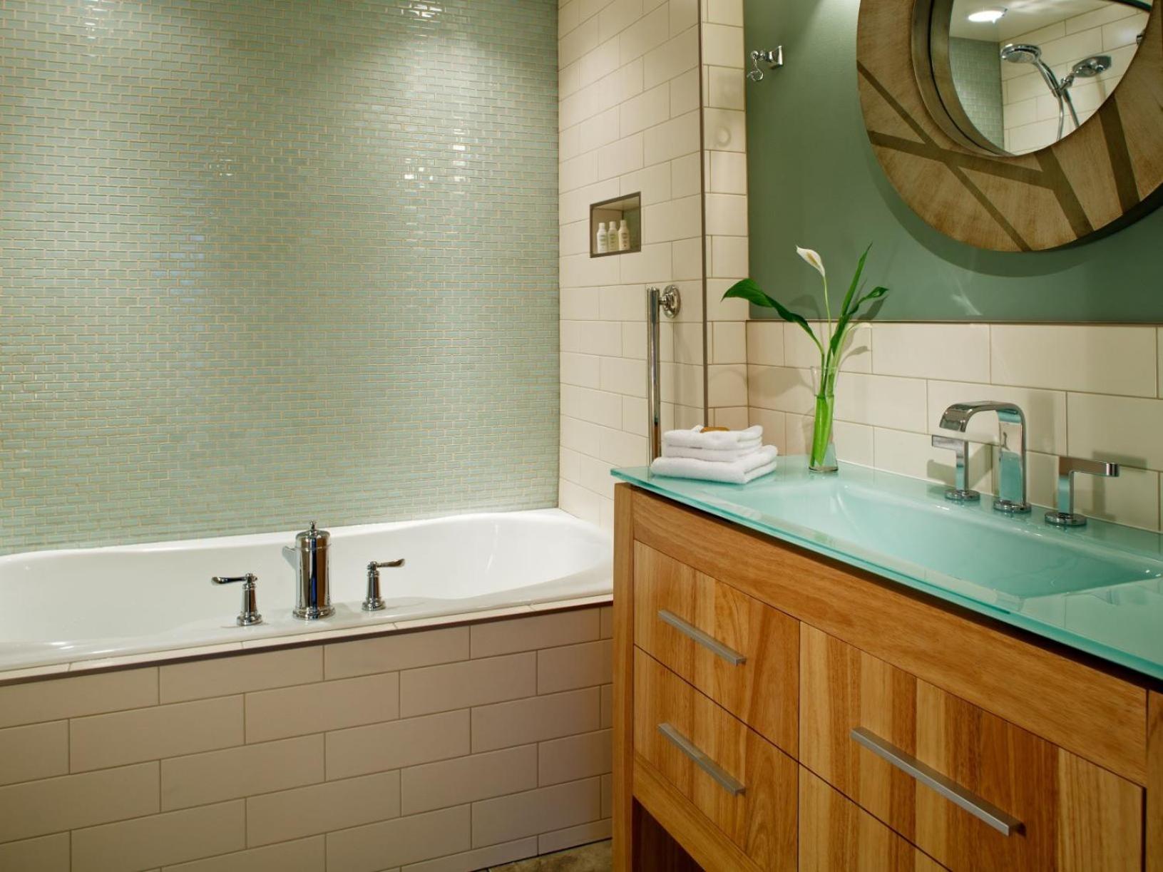 Abbeymoore Manor Bed & Breakfast Inn