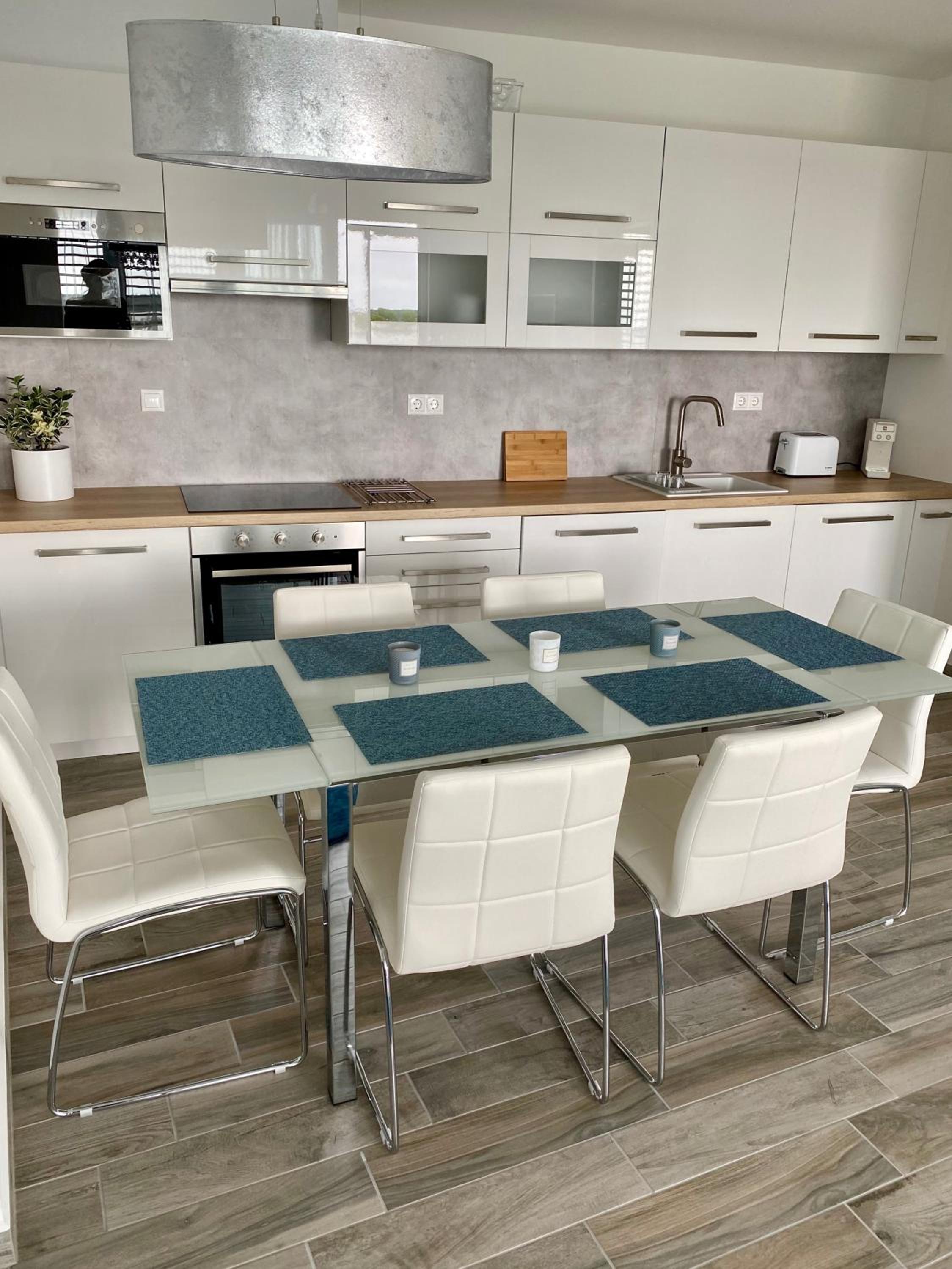 Royal Blue - luxurious flat with 5-star view over Lake Balaton view 3