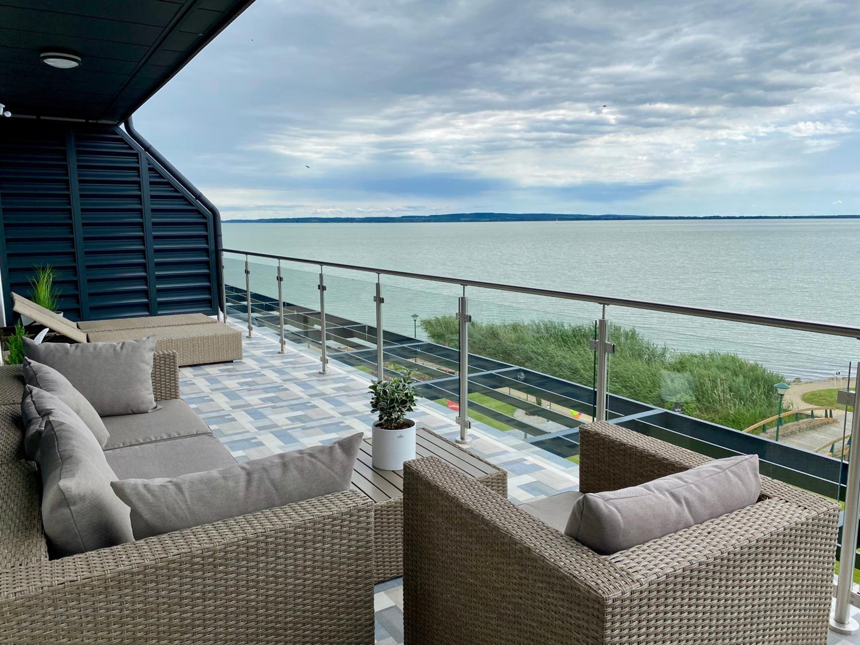 Hotel Royal Blue - Luxurious Flat With 5-star View Over Lake Balaton