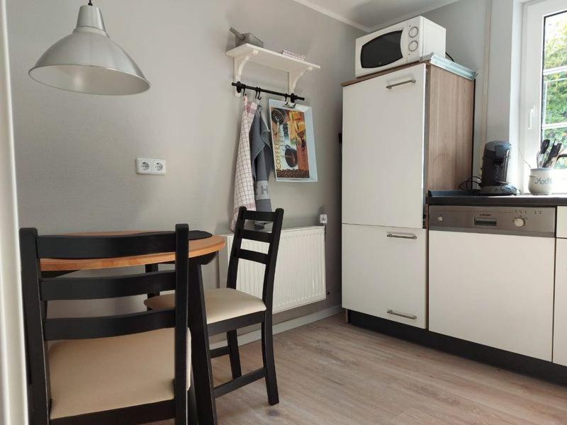 Schöne Maid view 3