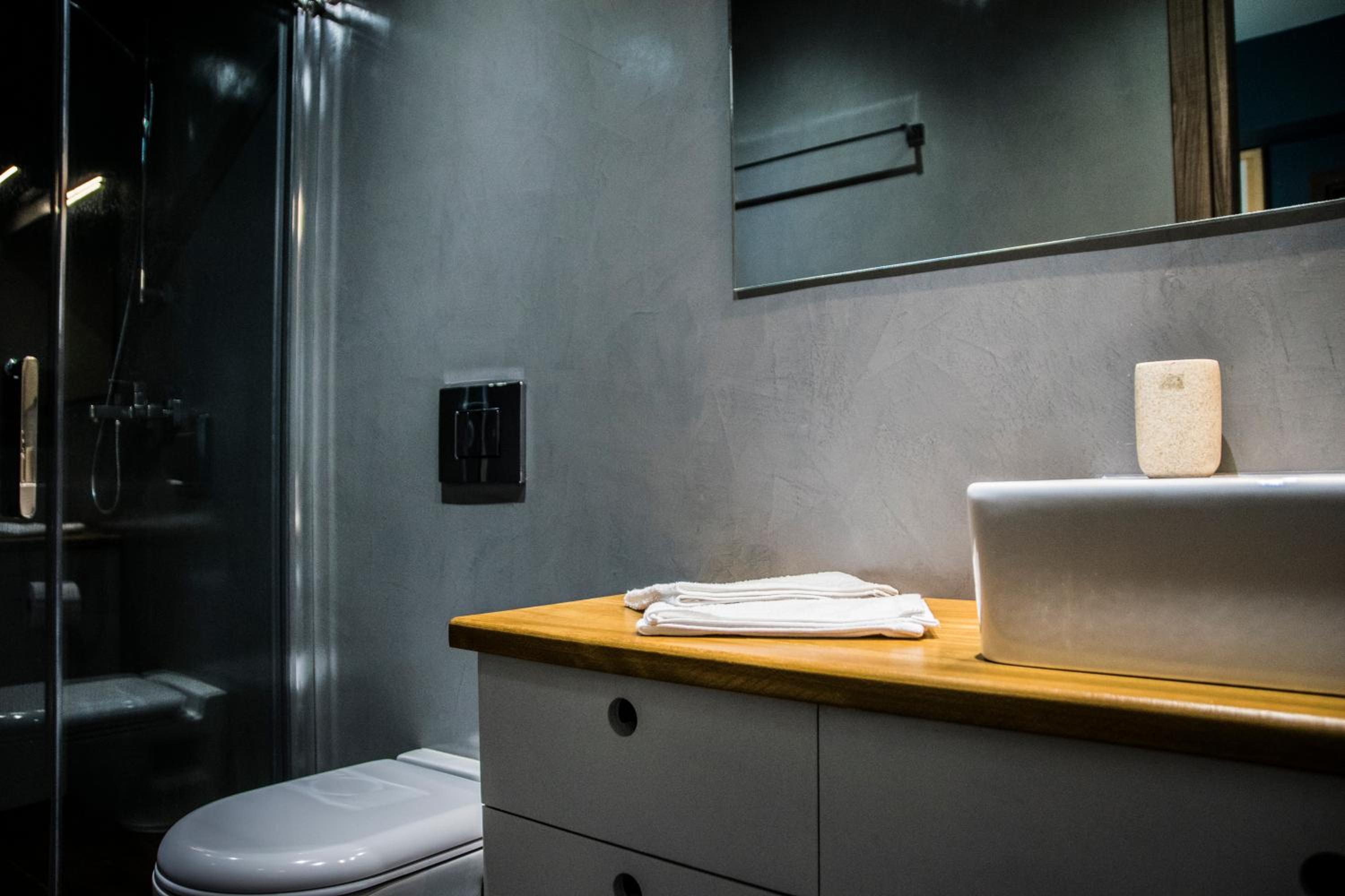 Modern Apartment en Argostoli — bathroom
