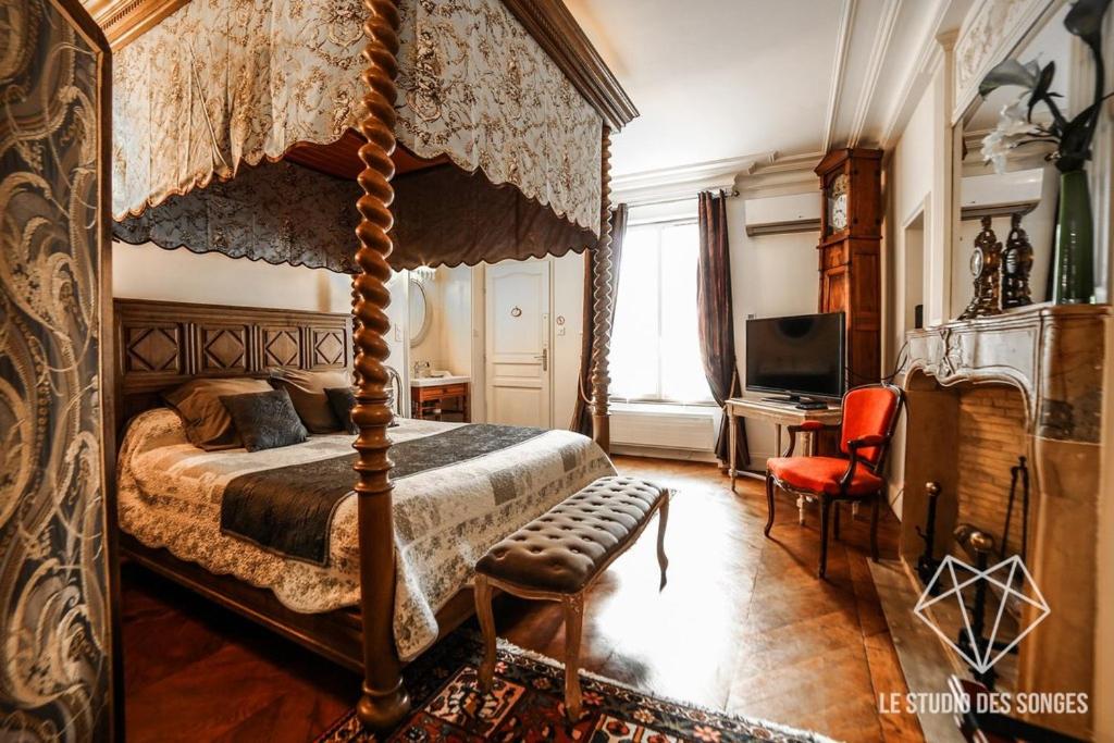 hotel room