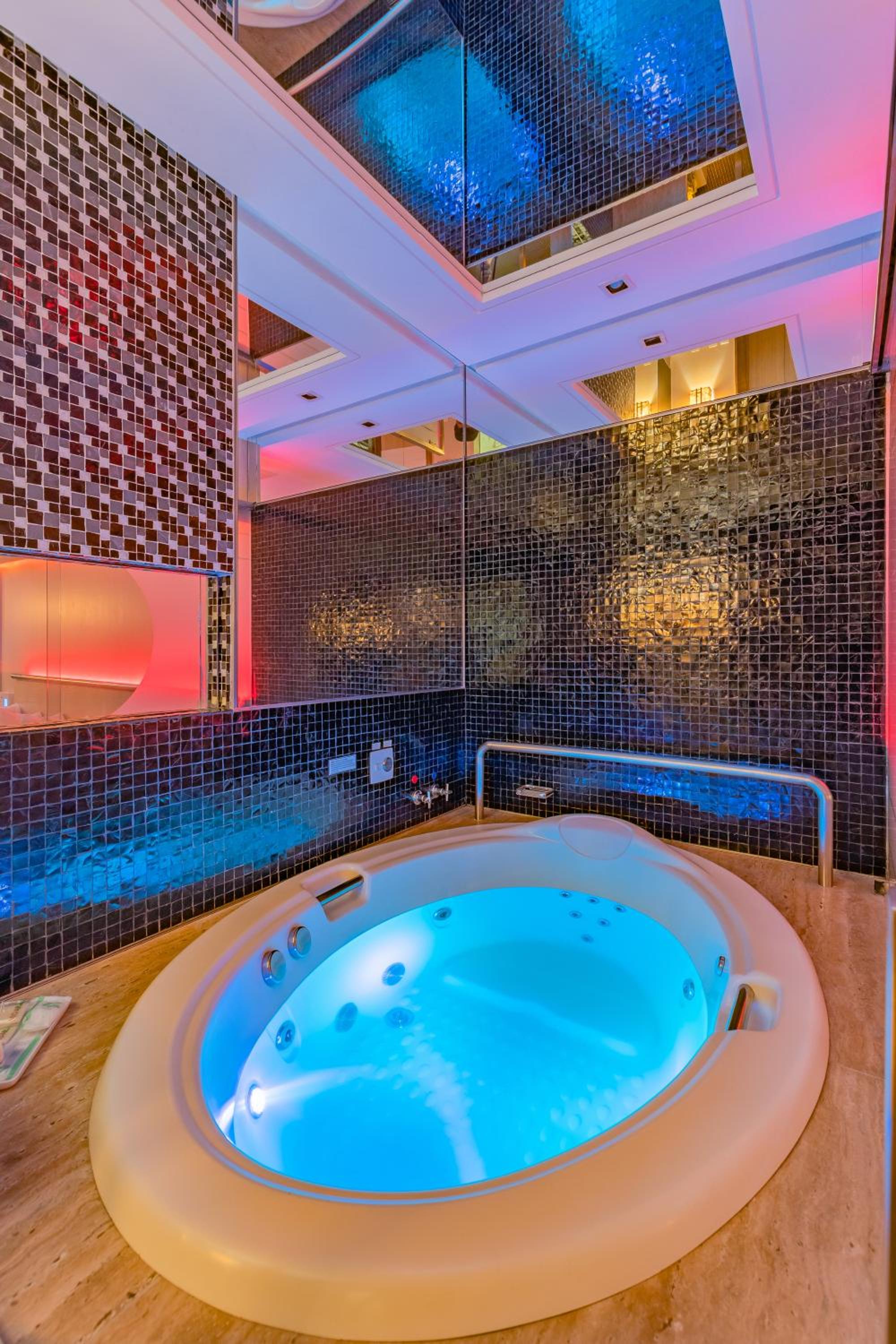 Jacuzzi