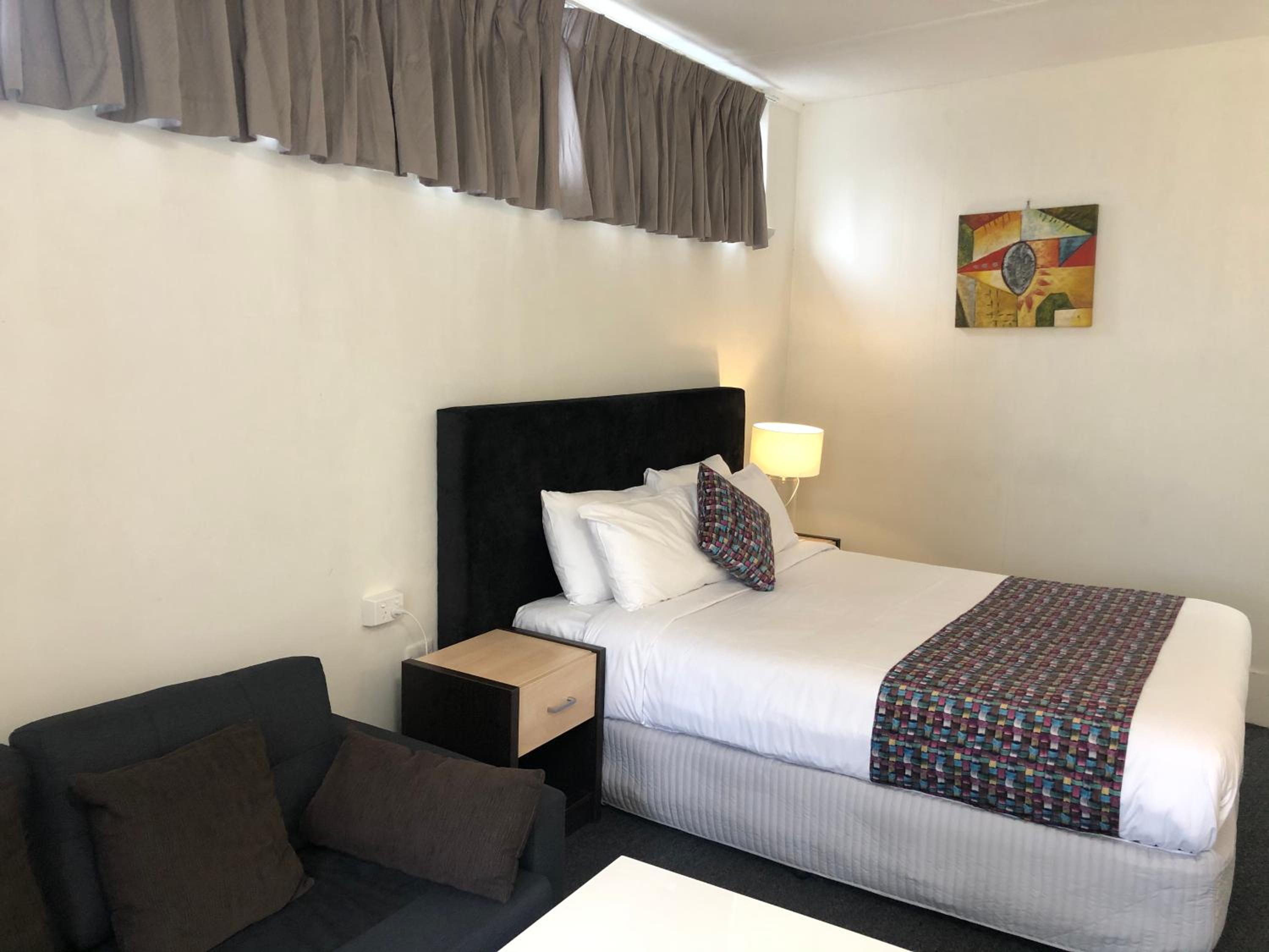 Parkside Inn Motel