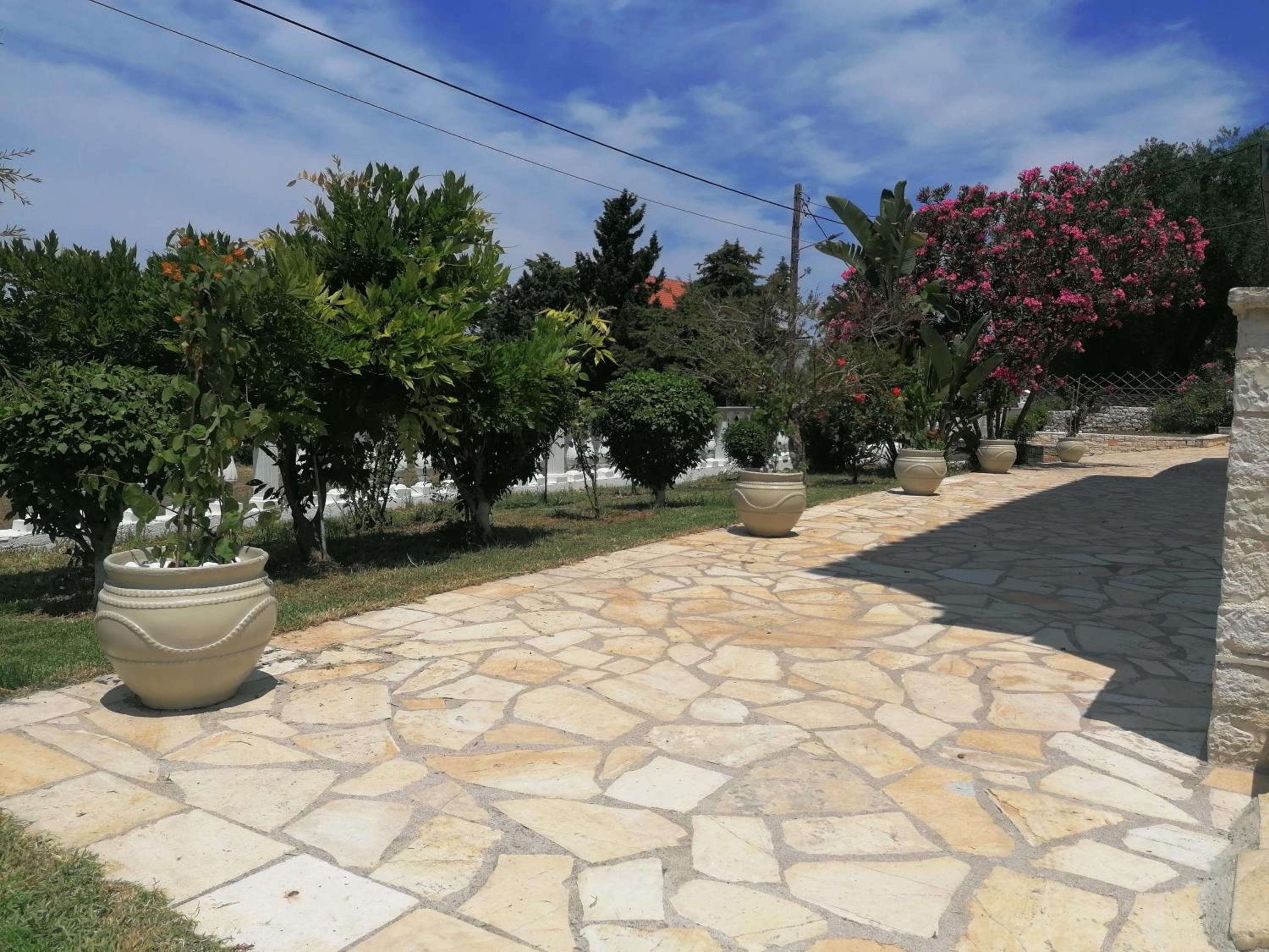 Makis Apartments
