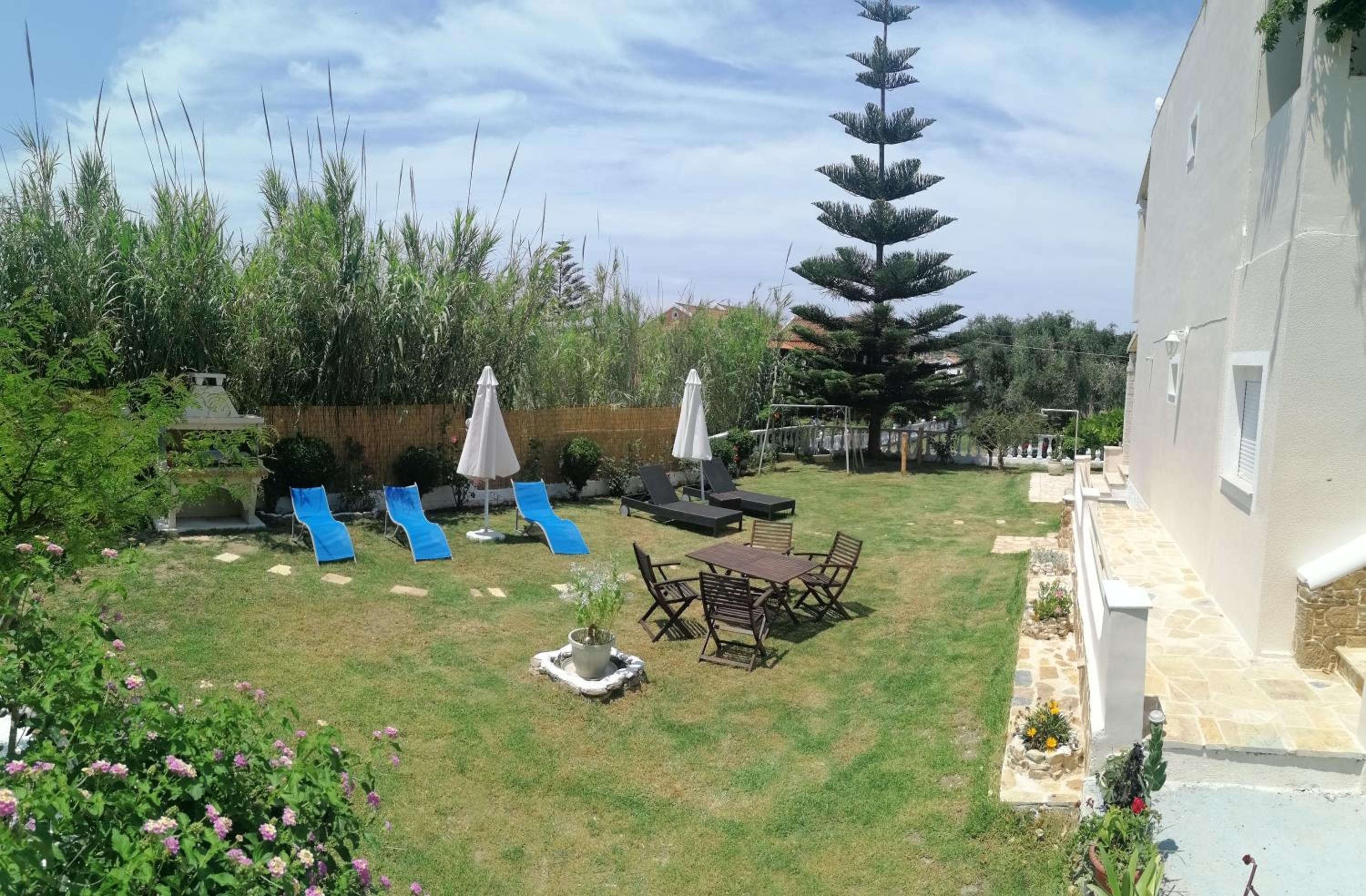 Makis Apartments
