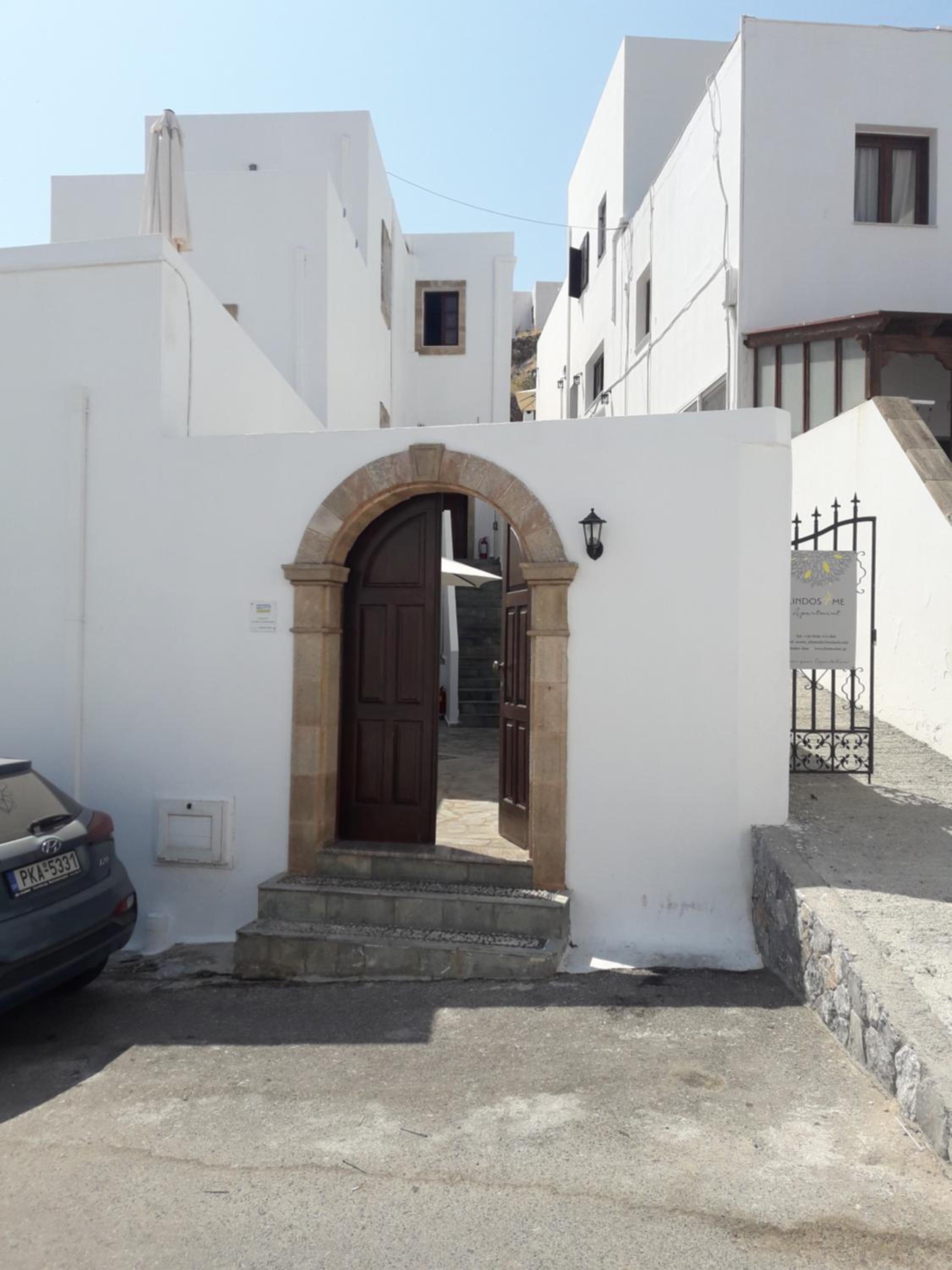 PHILIPPOS STUDIOS & APT view 4