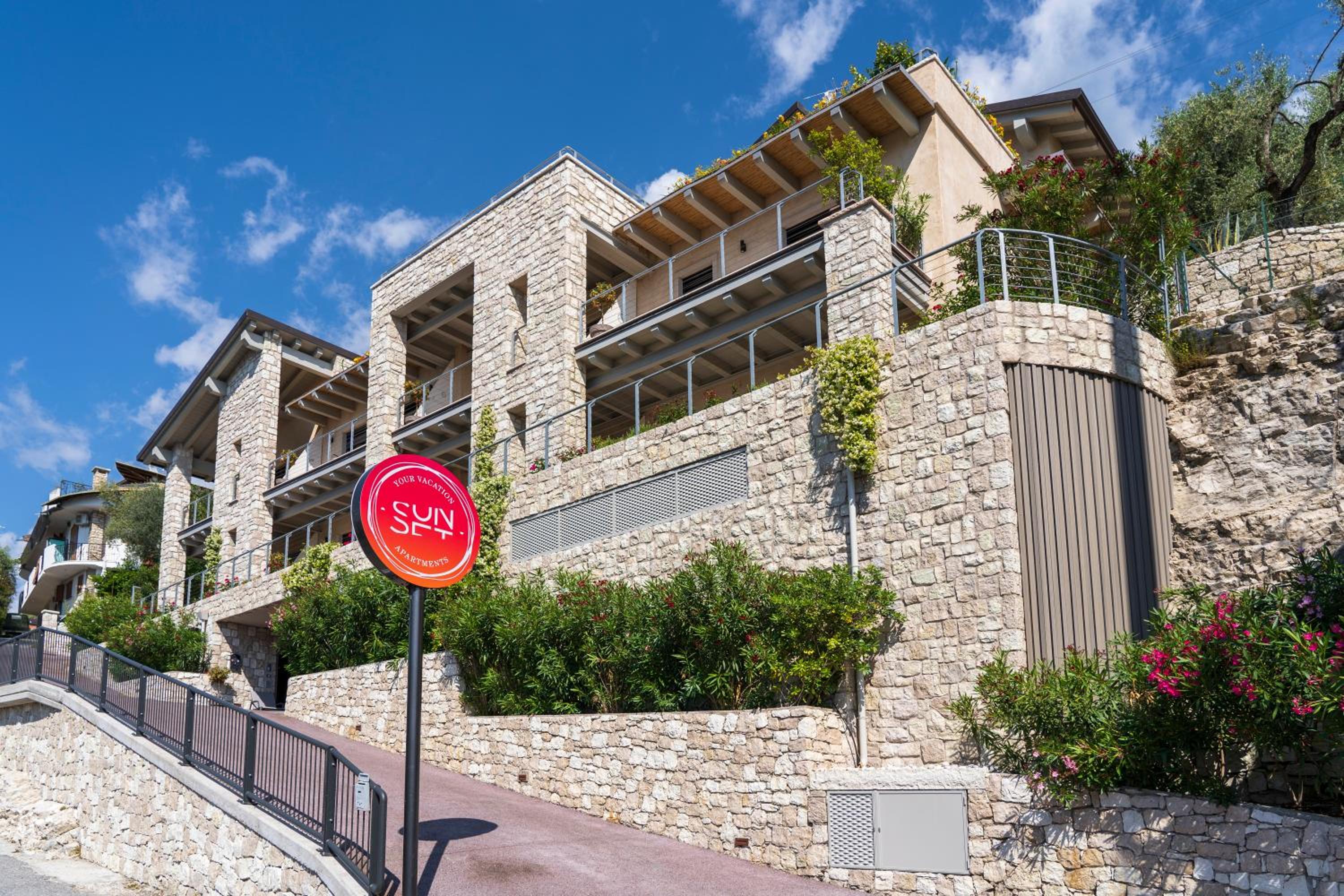 Hotel Sunset Residence - Image 1