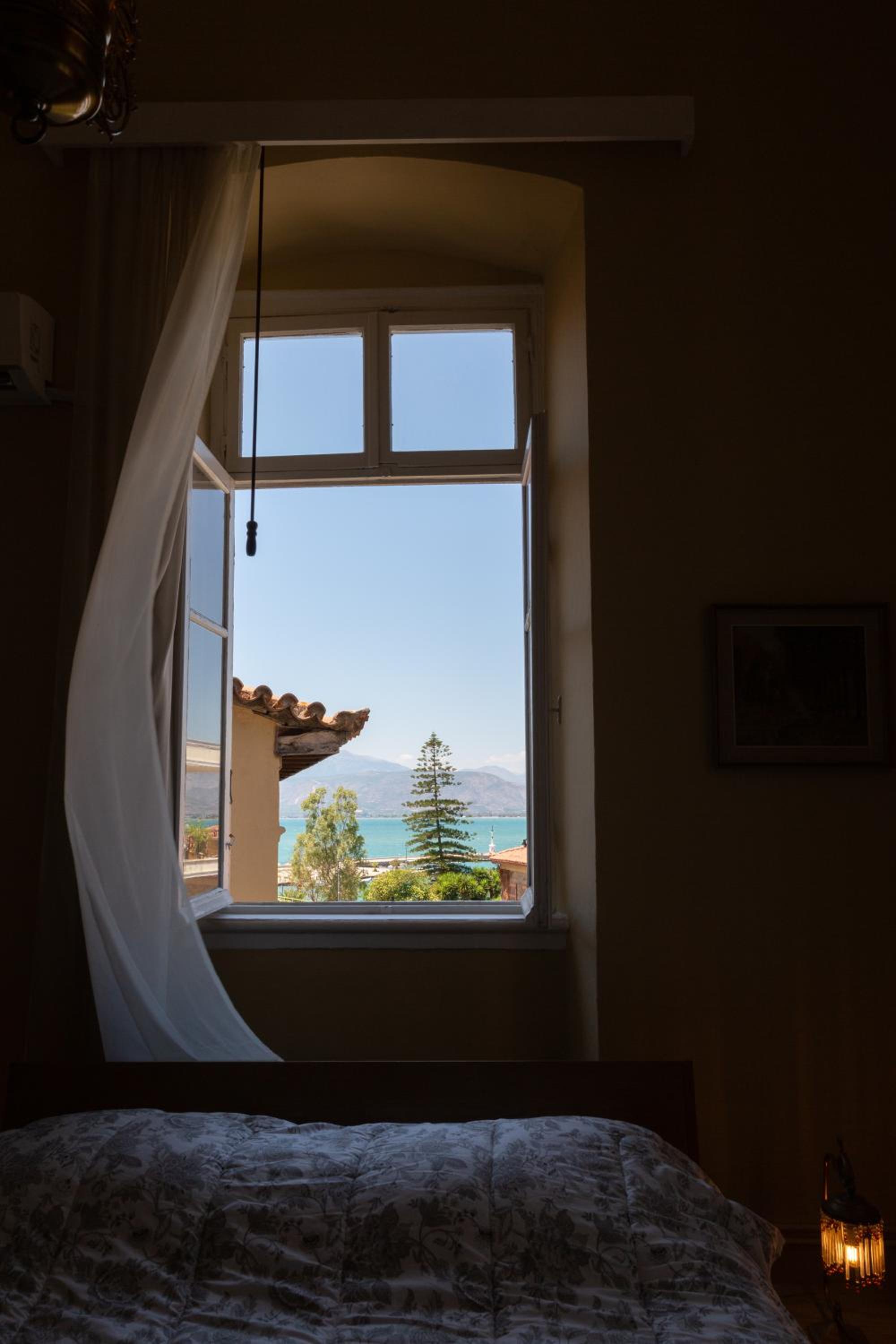 Mora Valisi view 2