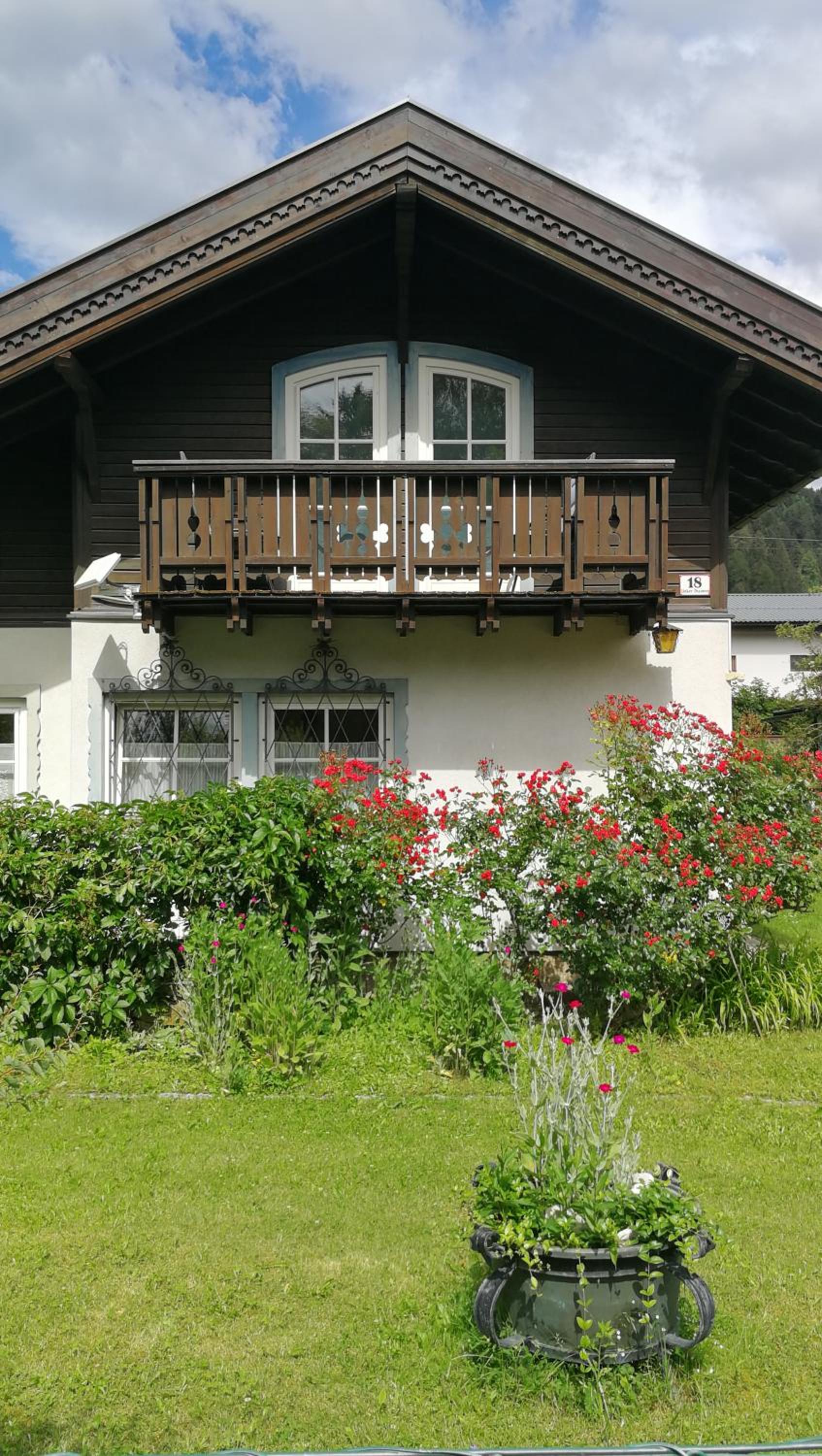 Rosis Cottage