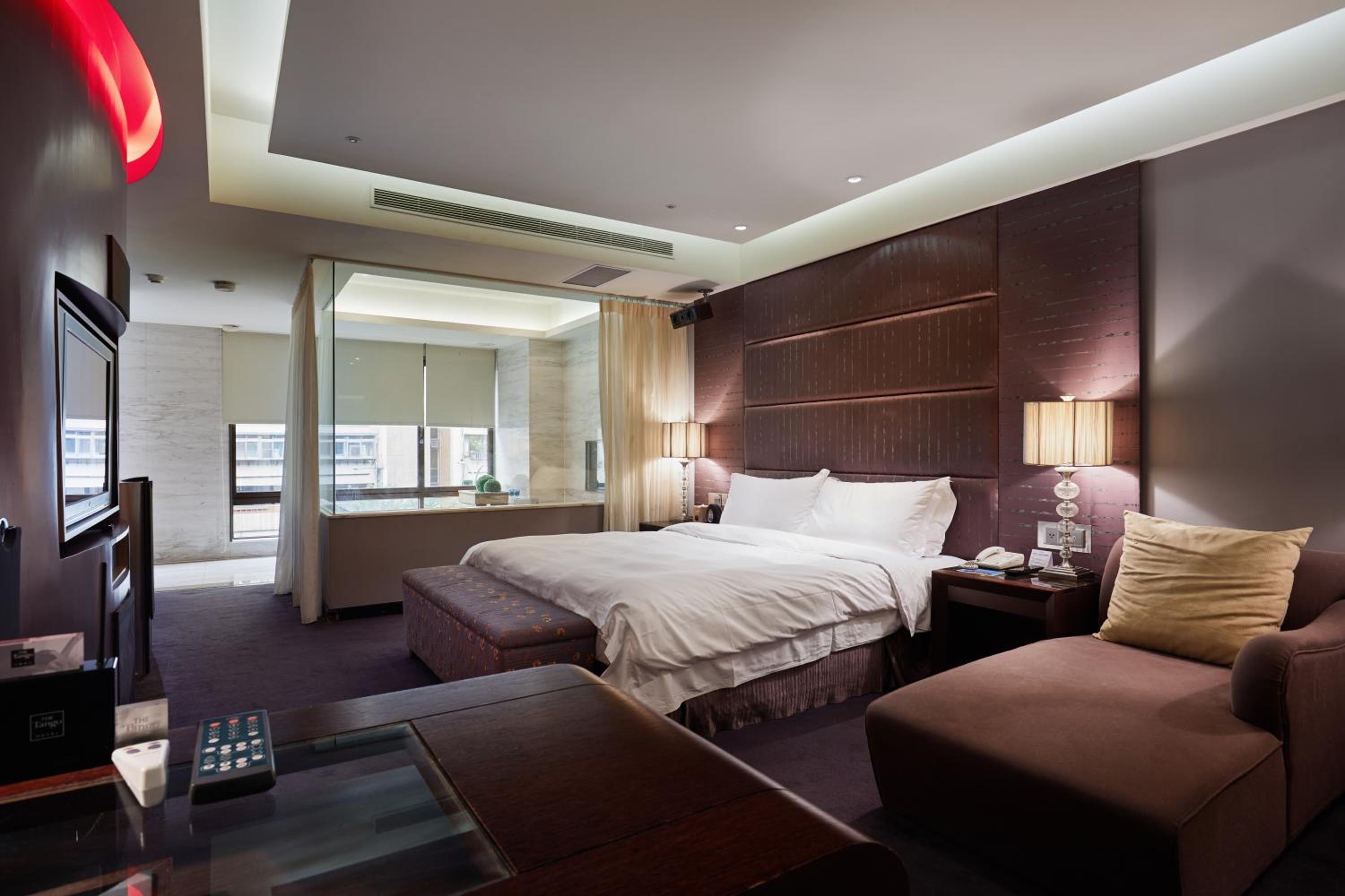 Tango Motel - Image 5