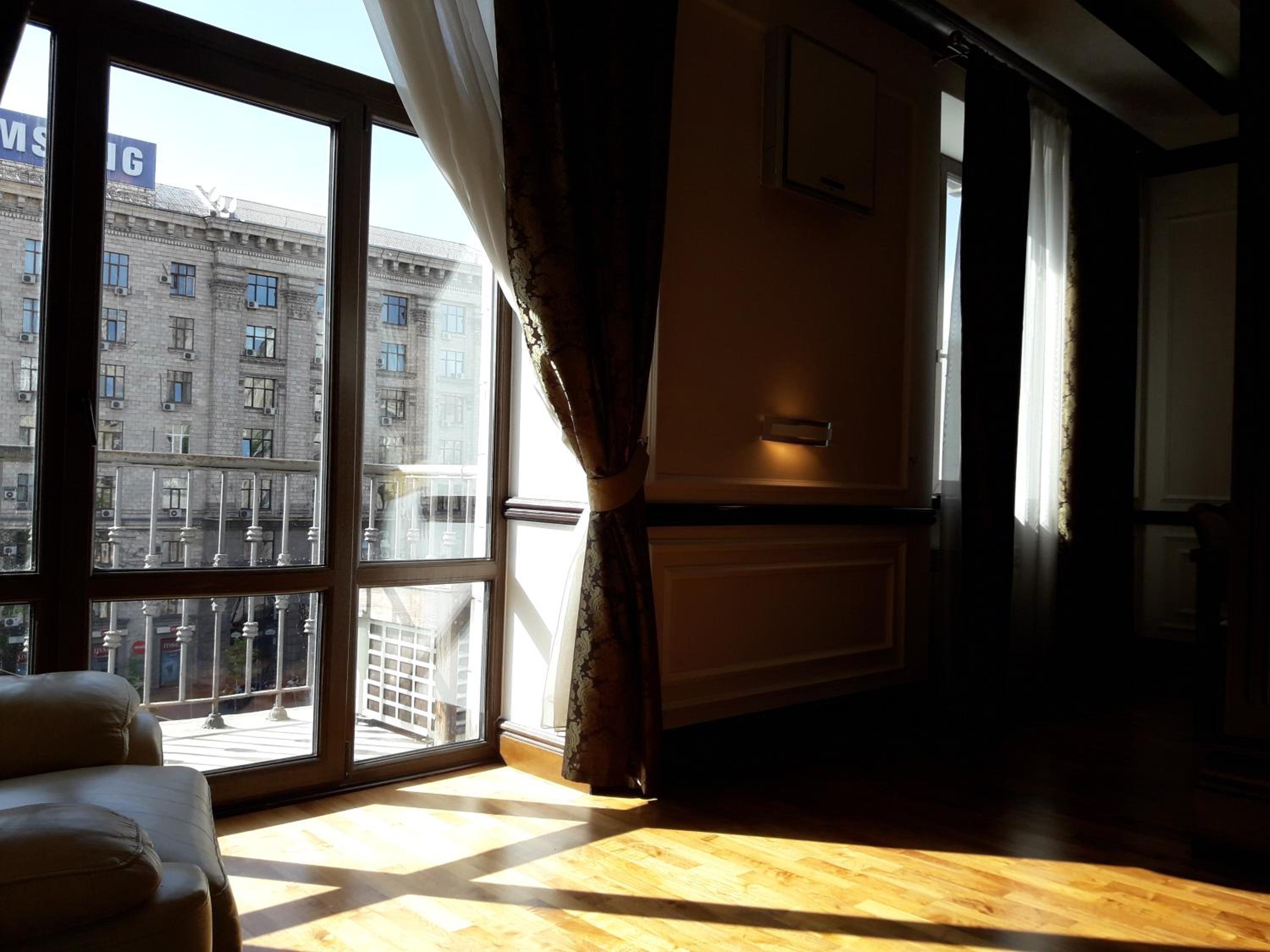 VIP apartment. Kreshatik, Maidan Nezavisimosti.