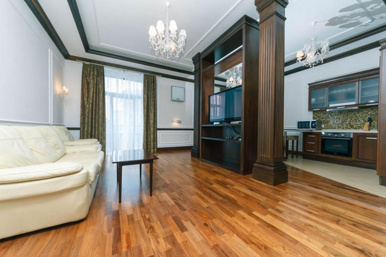 View apartment on the main street Khreshchatyk 17 view 2
