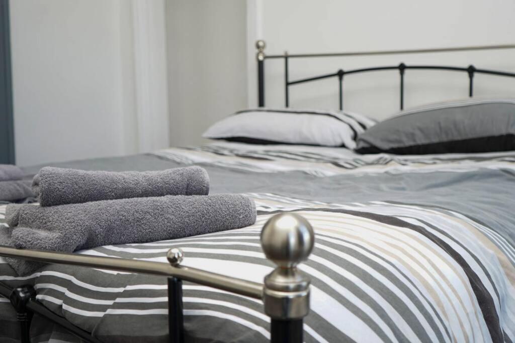 Hullidays - University Side Lg 4 bed House view 3