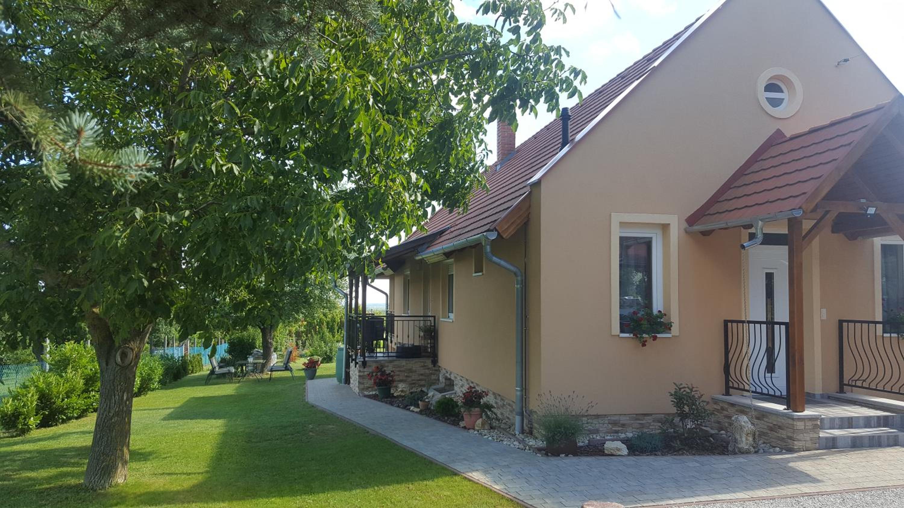 Gyöngyvirág Apartman view 3