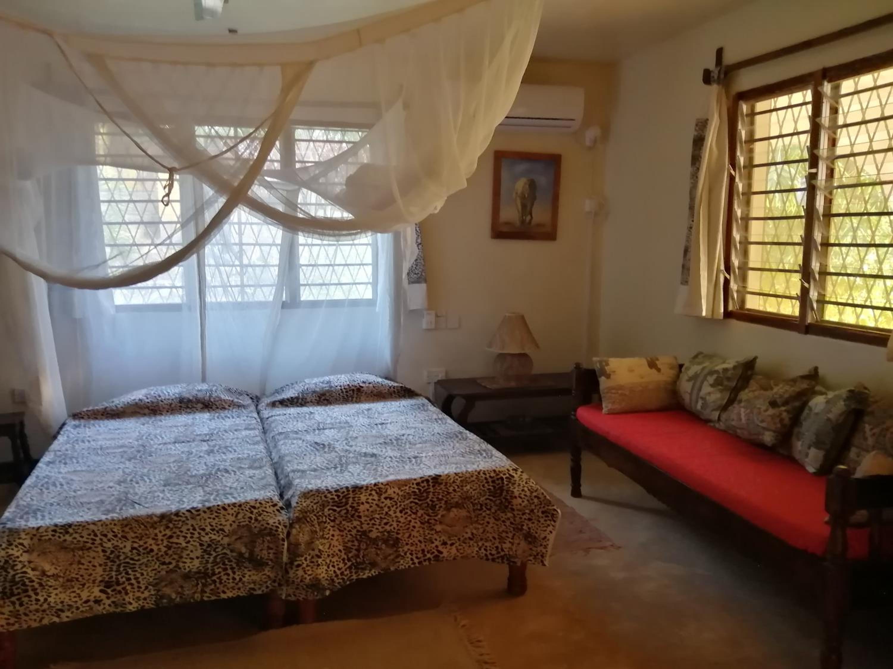 Sunset Villa's Tropical Garden House