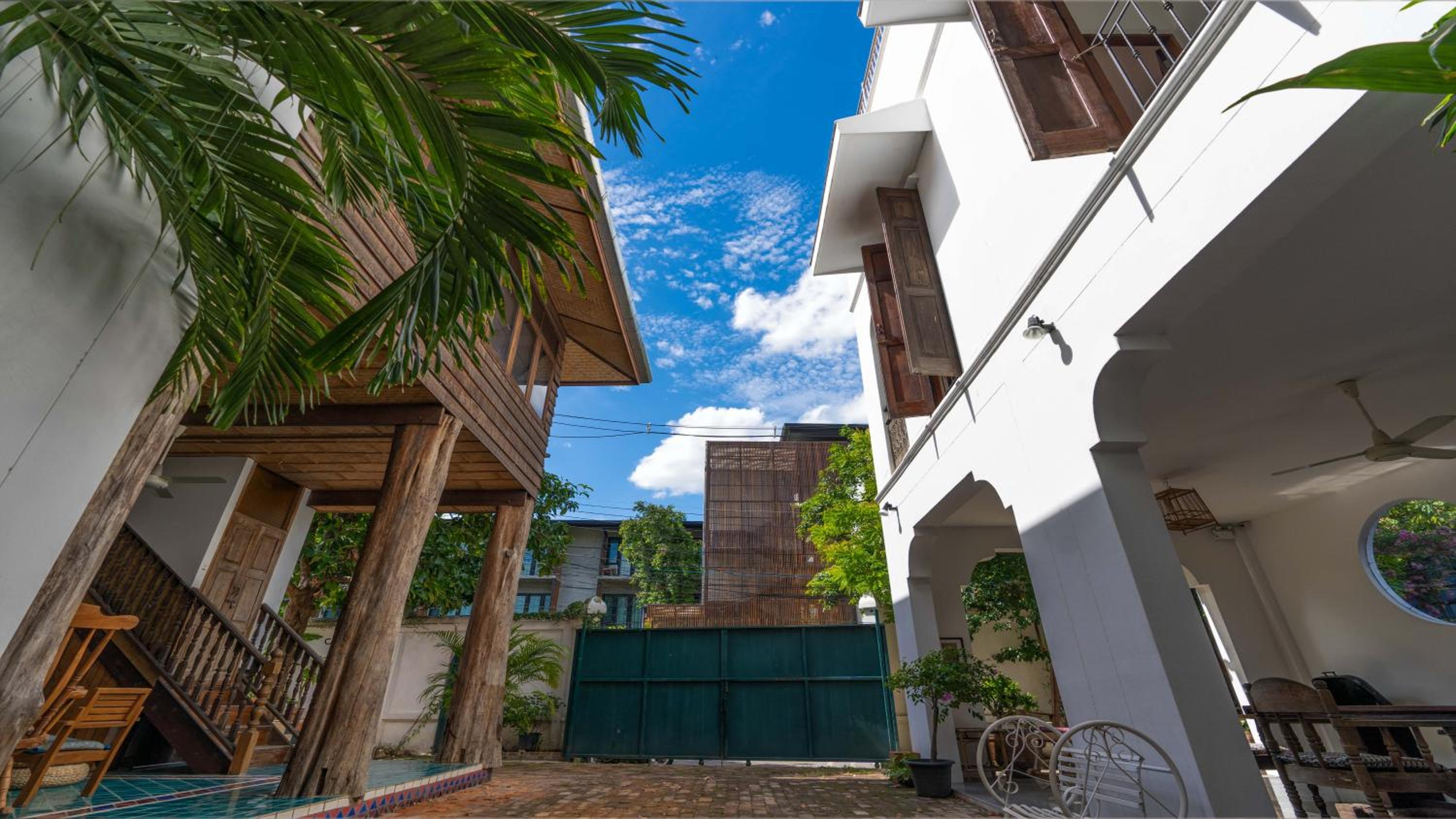 Mammoth Art Studio Pool villa in old city view 2