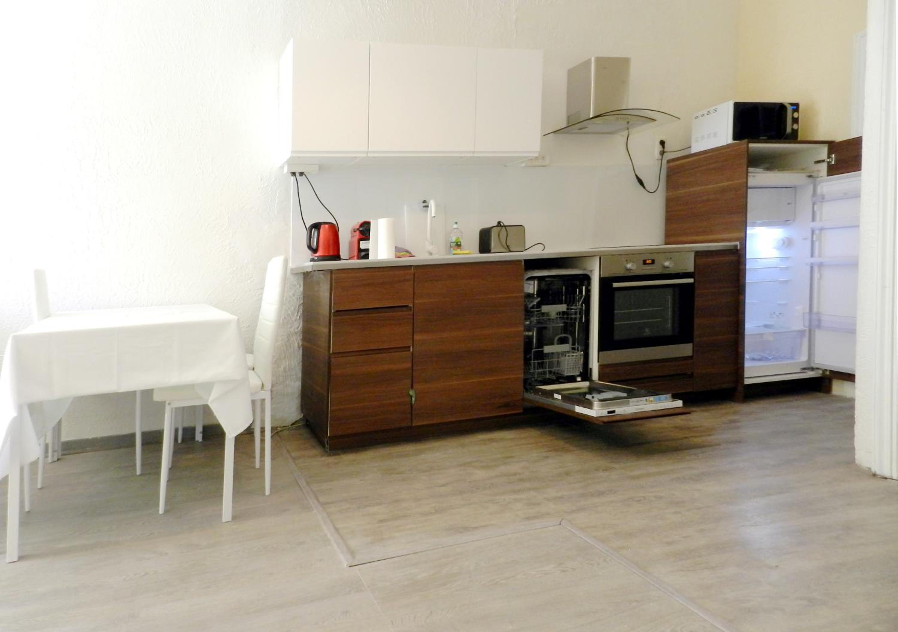 2-Bedroom Apartment Nice Port with Parking photo 5