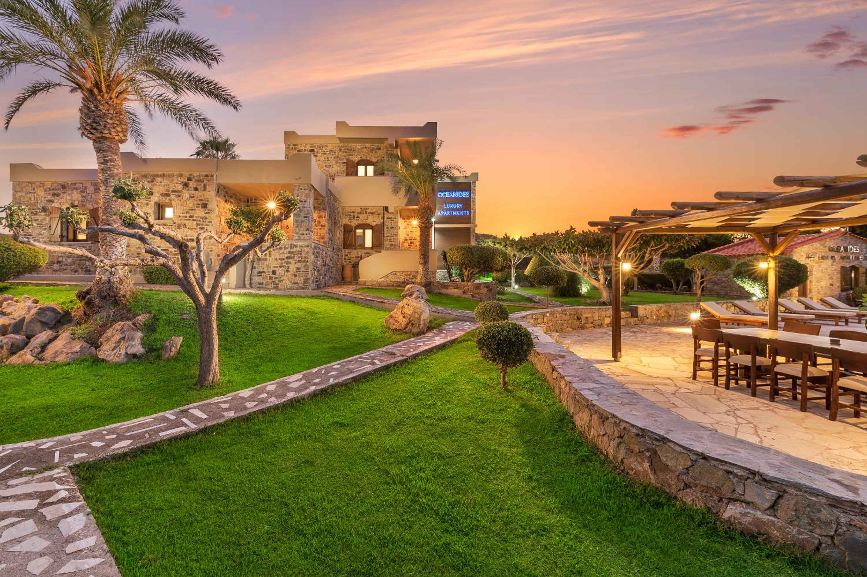 Hotel Oceanides Luxury Apartments - Image 1