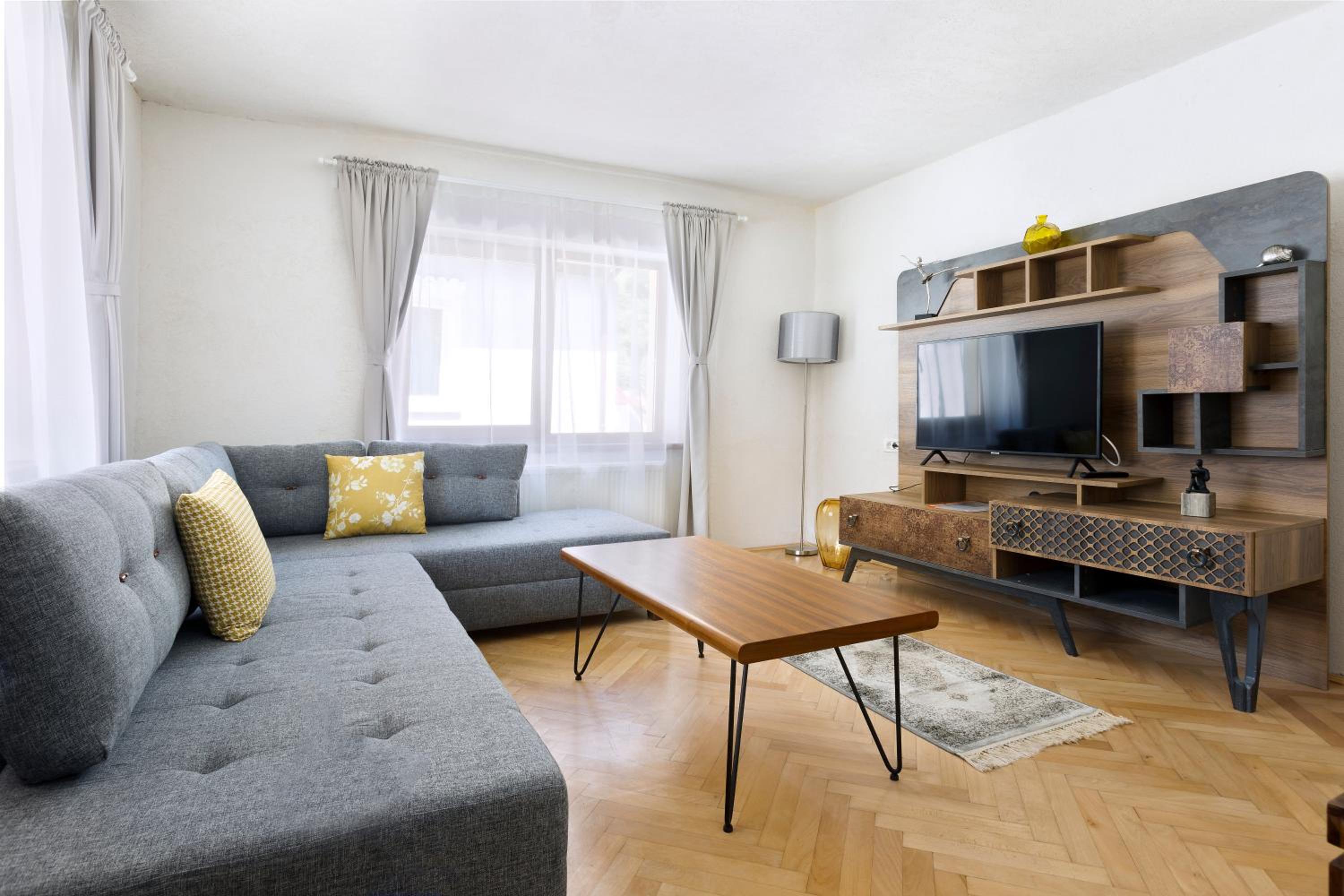 AKI GRAY Apartment view 4