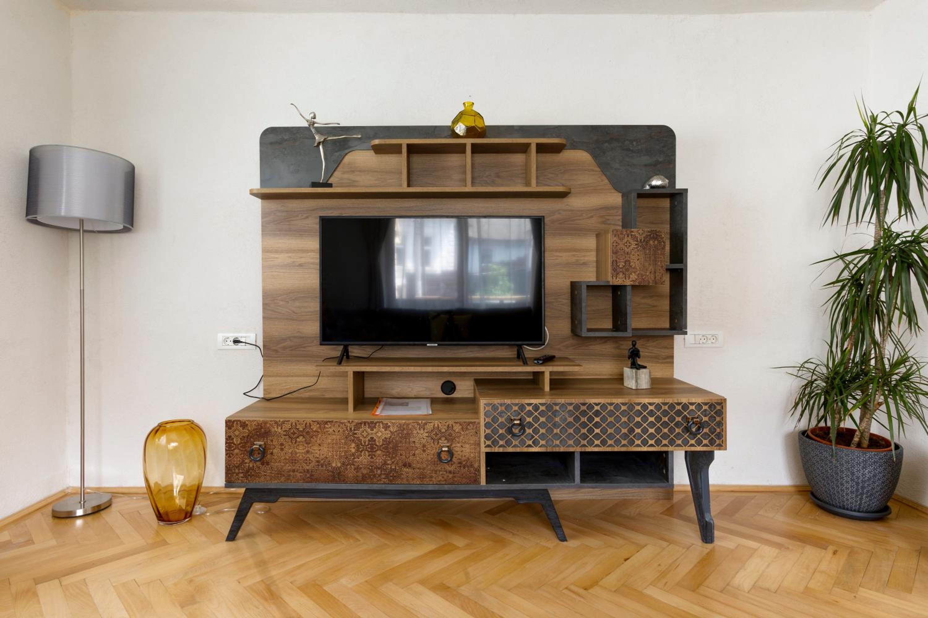 AKI GRAY Apartment view 2