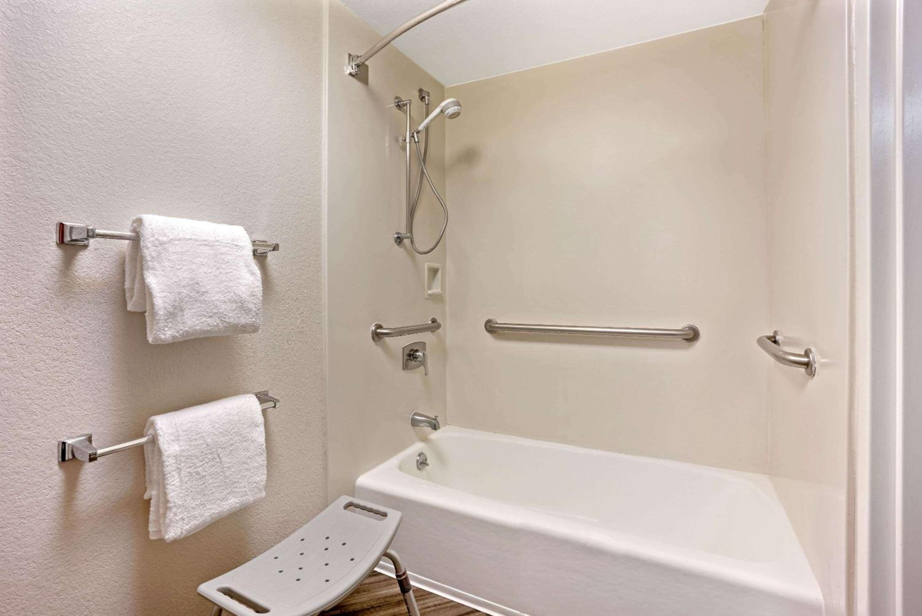 La Quinta by Wyndham Tacoma - Seattle - Property Image 5