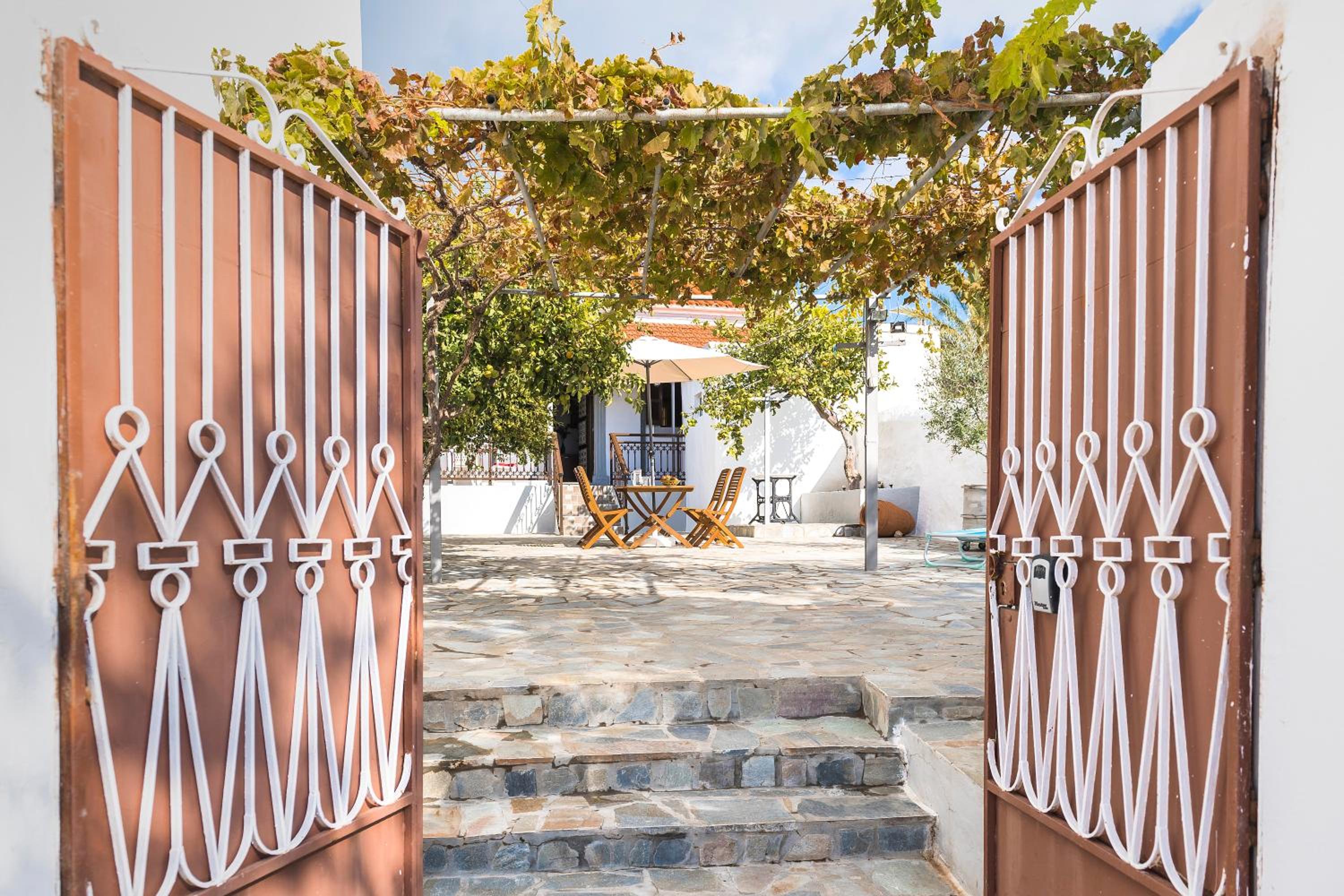 Casa La Perla - Lachania view 2