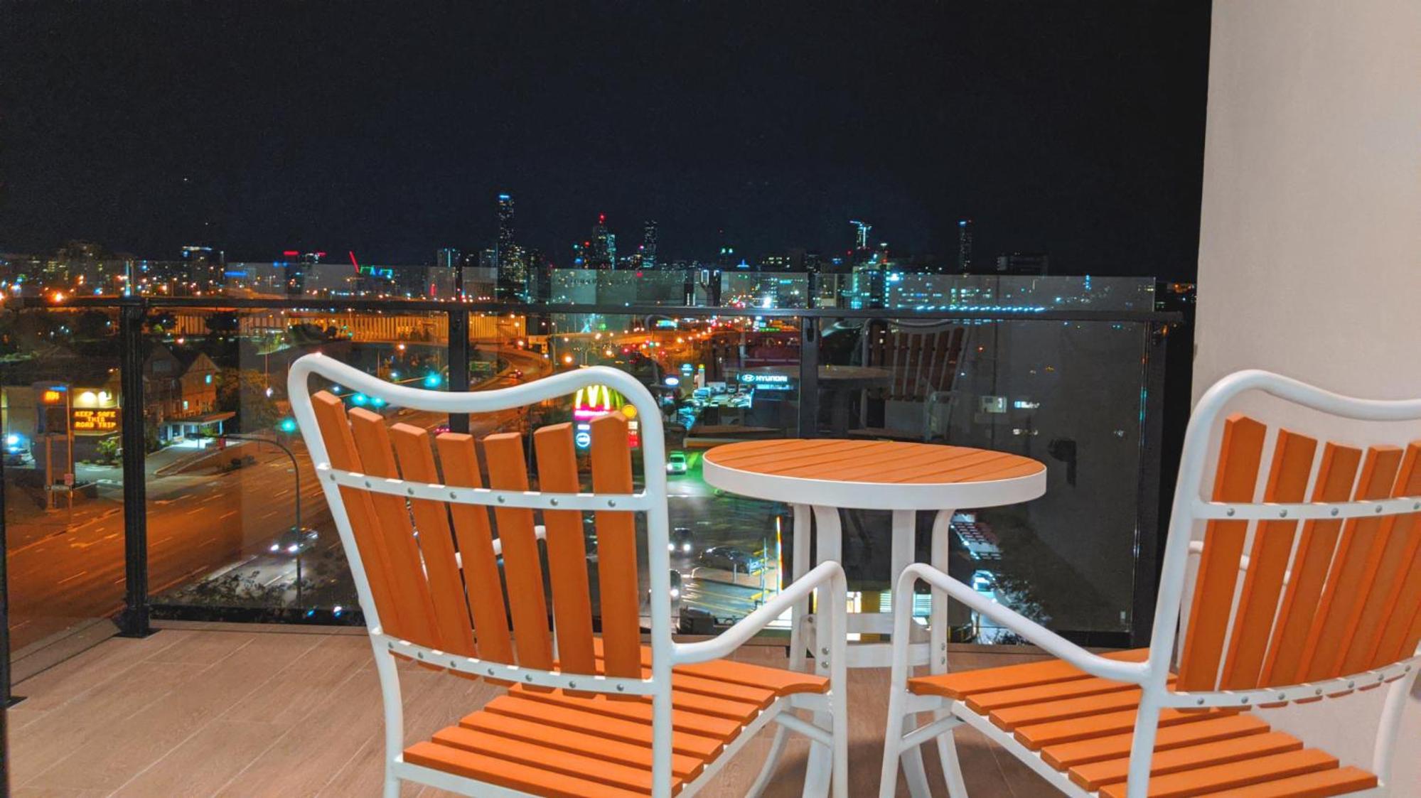 The Windsor, Hotel Rooms & Apartments