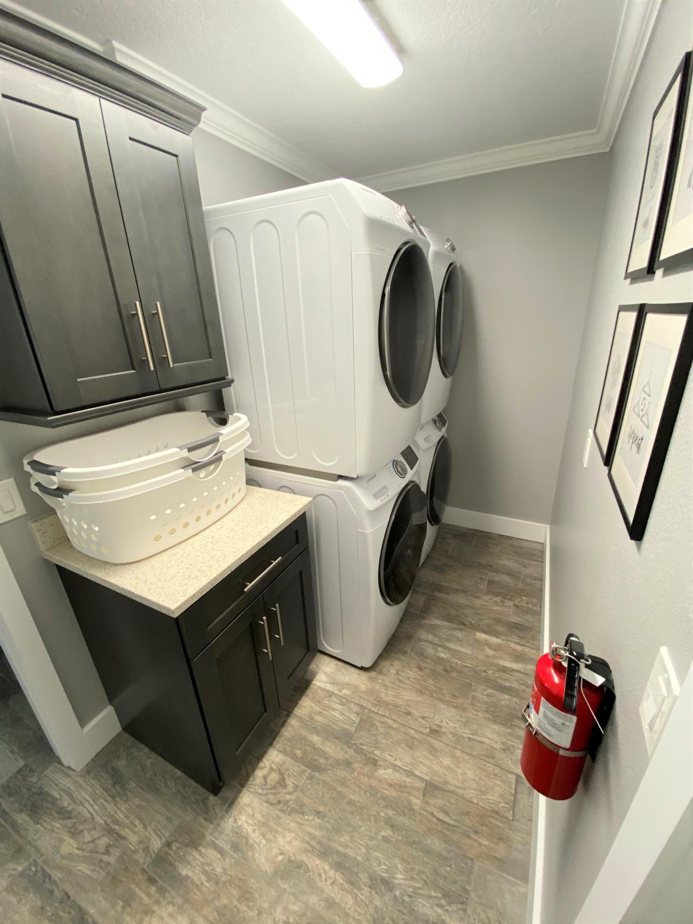 Phenomenal 7BR 4 Master Suites Southeast Pool Hot Tub Gas BBQ 2 Miles to Disney