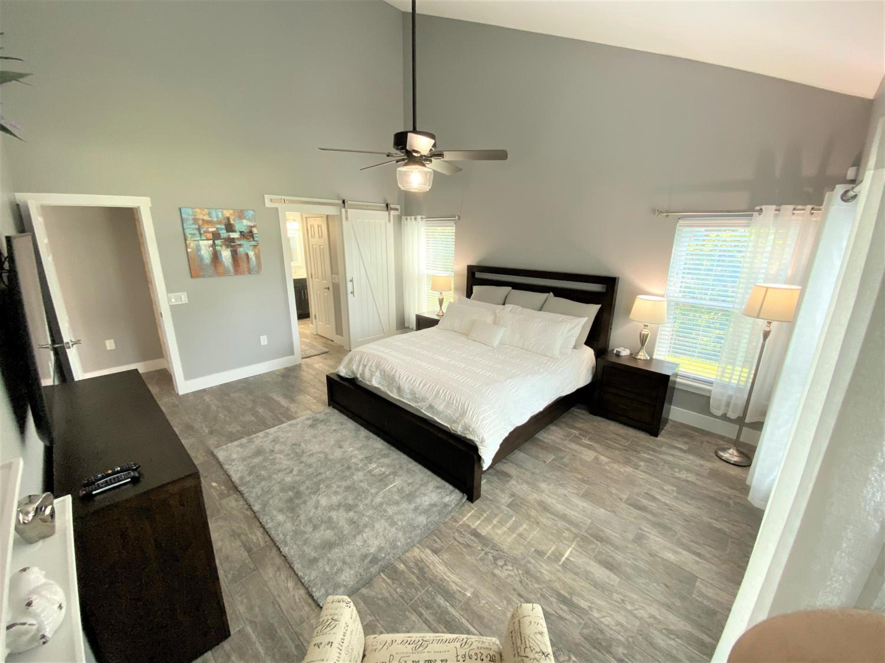 Phenomenal 7BR 4 Master Suites Southeast Pool Hot Tub Gas BBQ 2 Miles to Disney