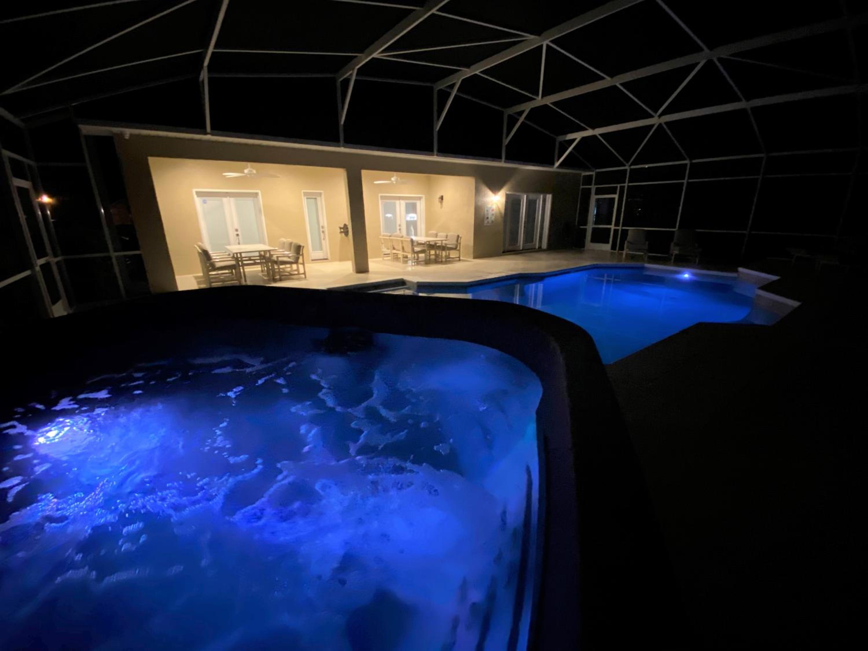 Phenomenal 7BR 4 Master Suites Southeast Pool Hot Tub Gas BBQ 2 Miles to Disney