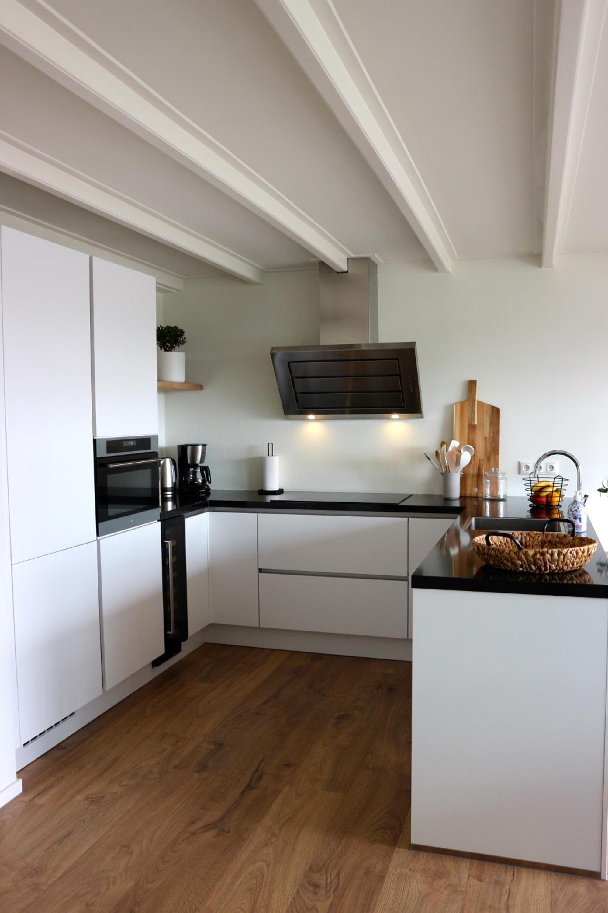 Waterfront Holiday Home in Langweer, Friesland view 4