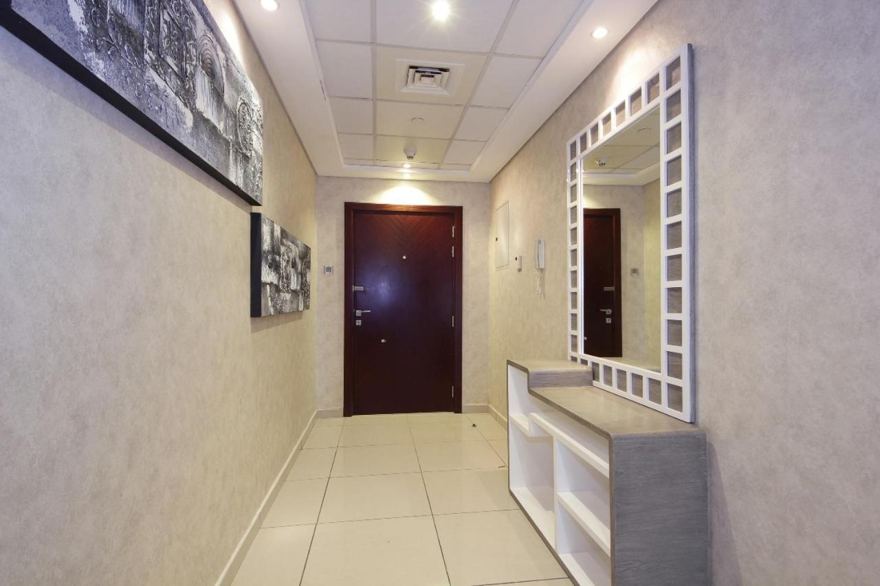 Private rooms in 3 bedroom apartment SKYNEST Homes marina pinnacle