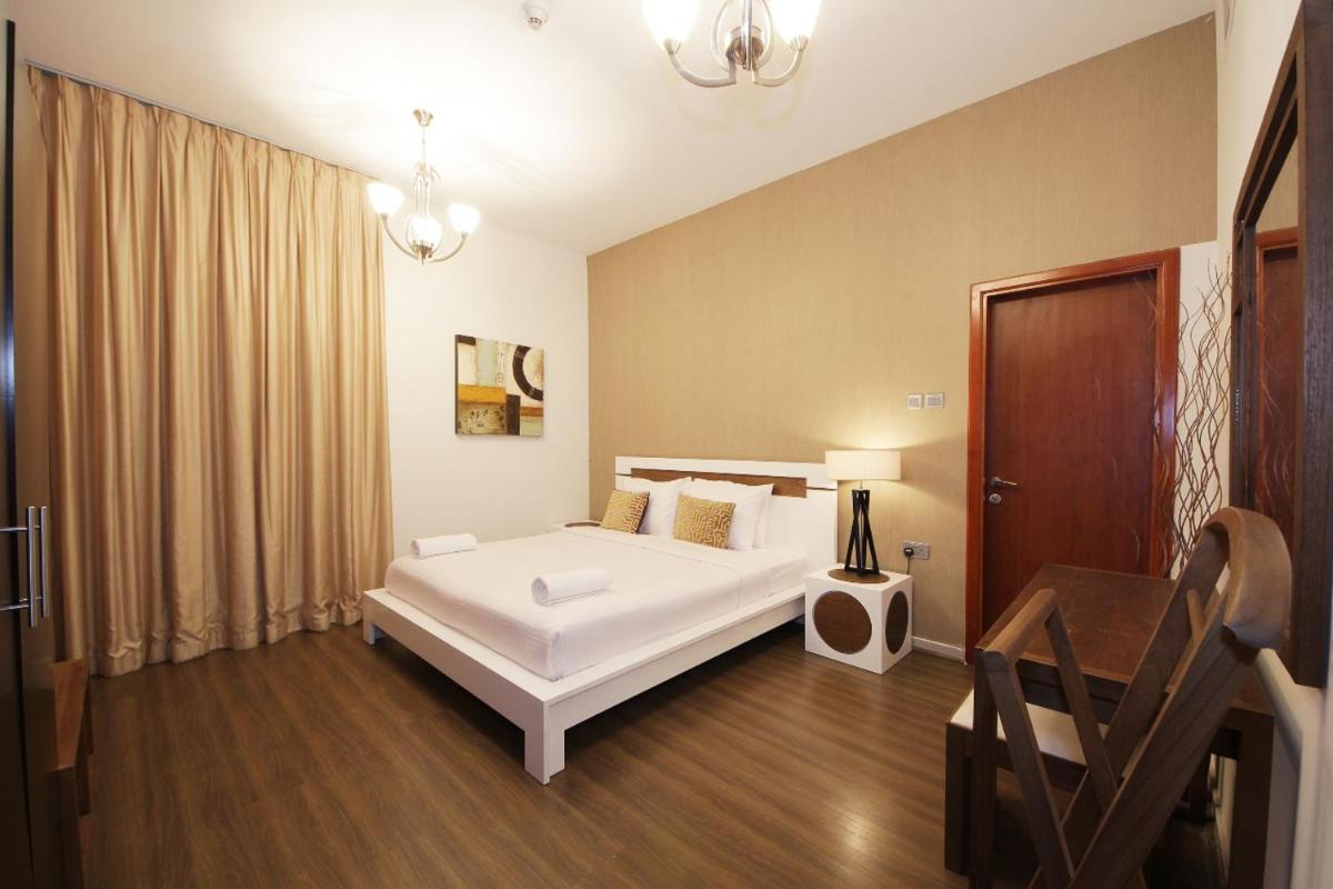 Private rooms in 3 bedroom apartment SKYNEST Homes marina pinnacle