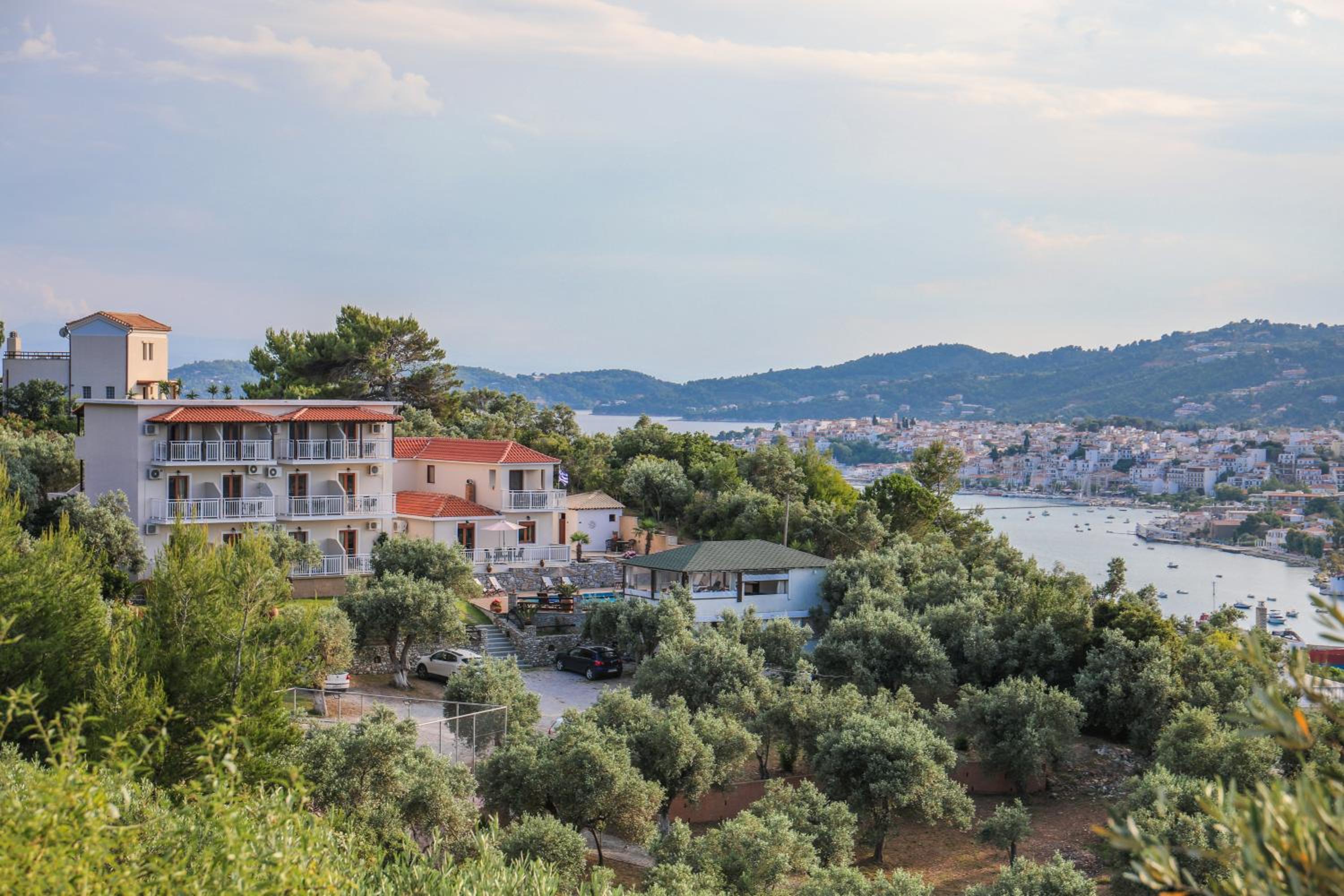 Hotel Takis Studios - Image 1