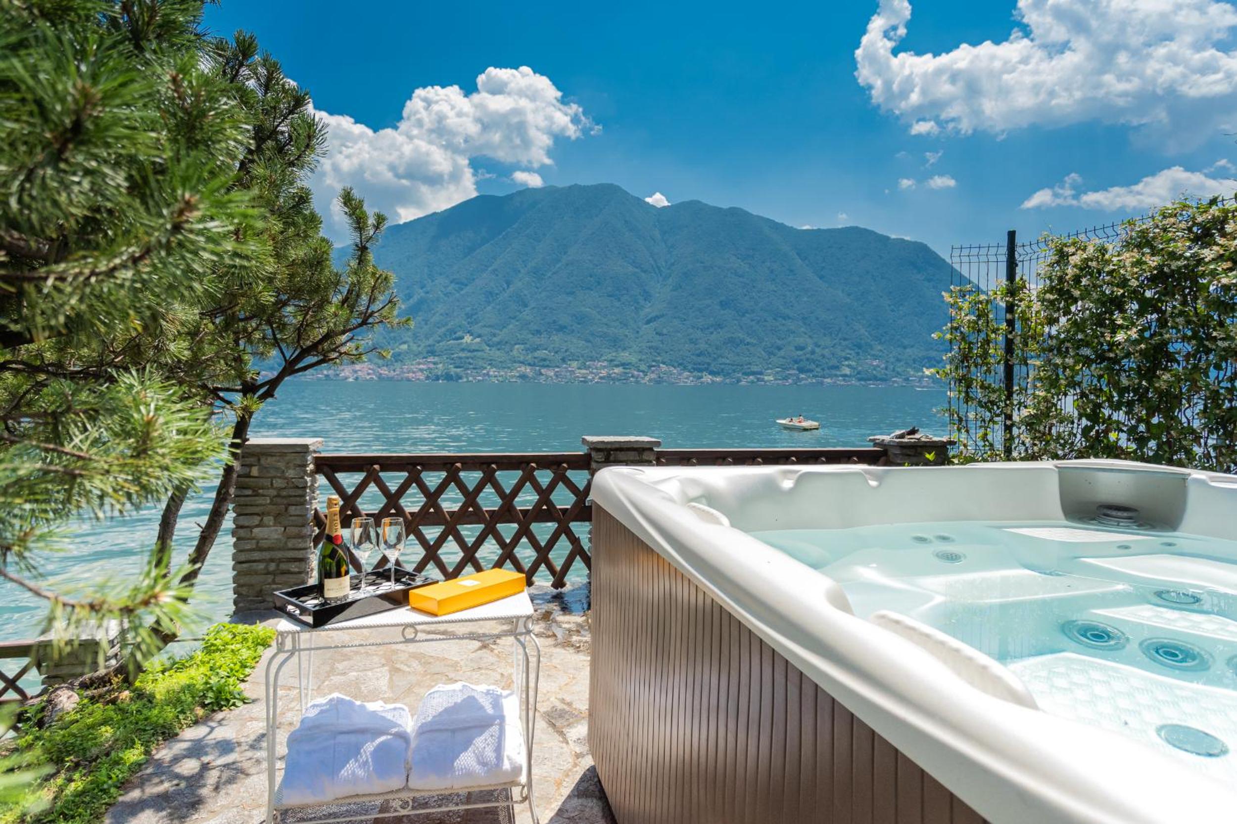 Villa Bianca - Front Lake Pool