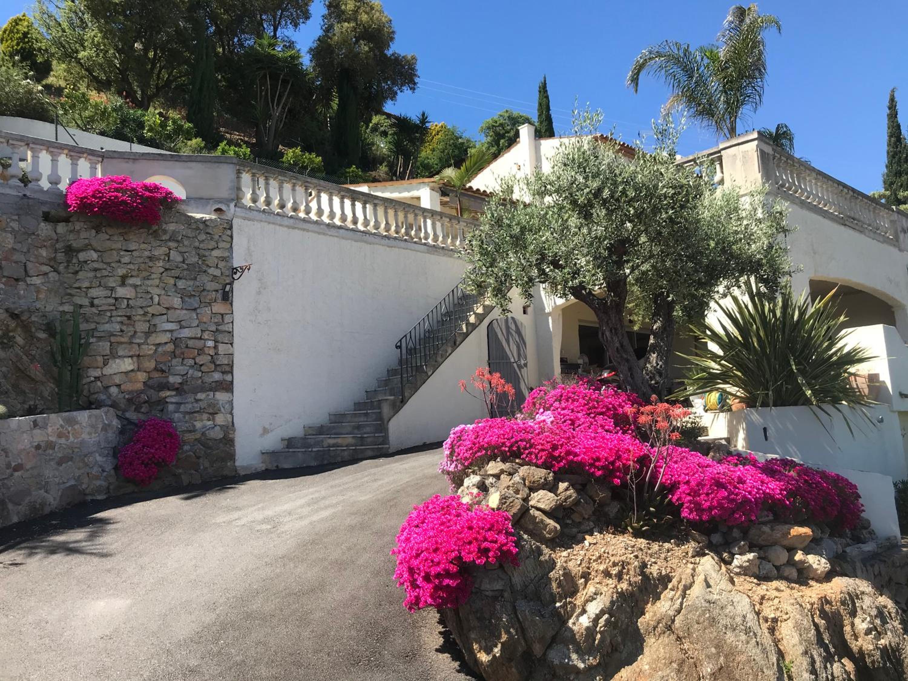 3 Bedrooms Villa near Cannes - Pool & Jacuzzi - Sea View view 2