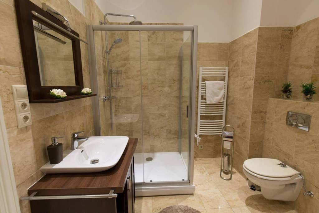 Elegant apartment with Buda Castle view view 2