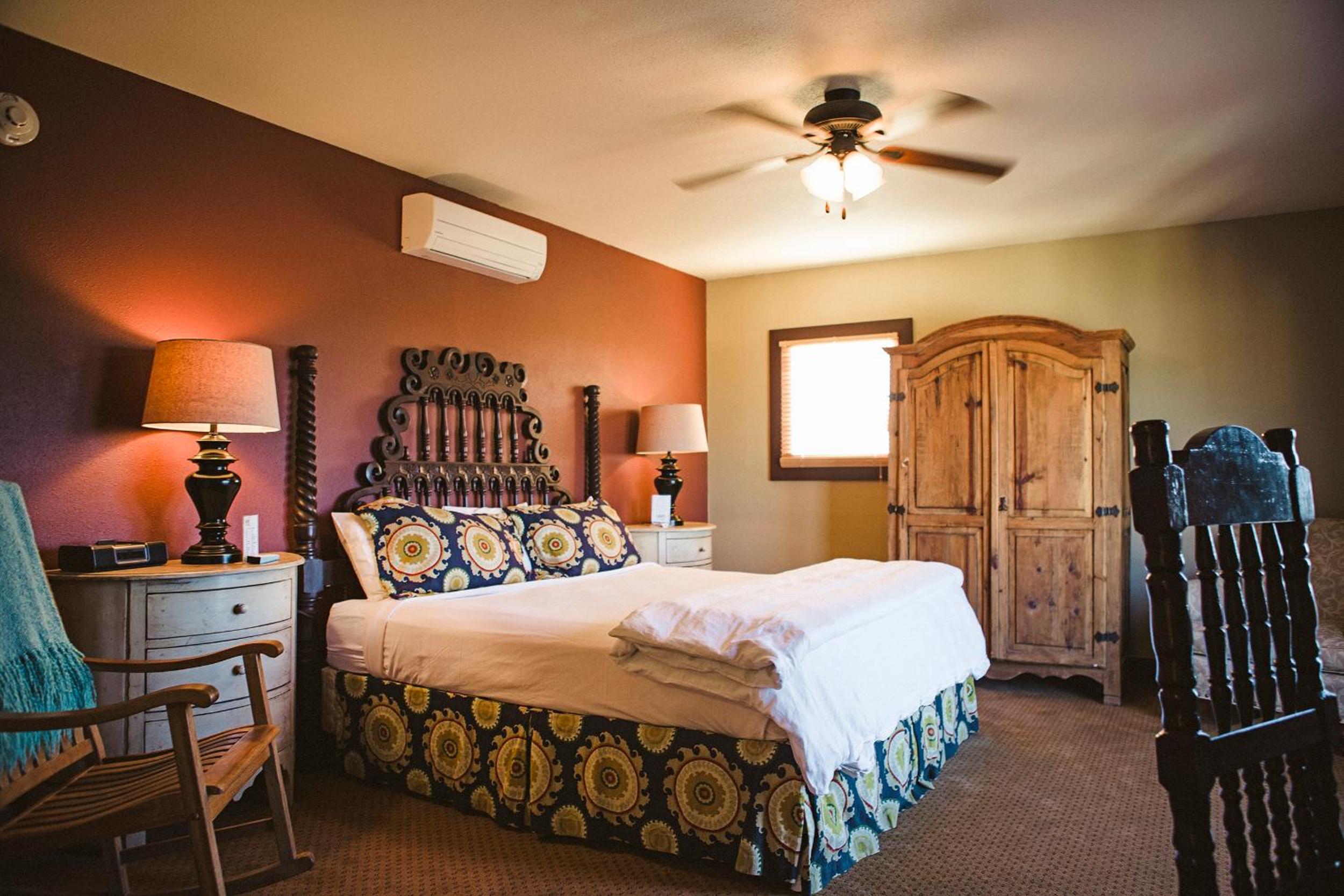 Alpine Vacations - The Holland Hotel - Property Image 3