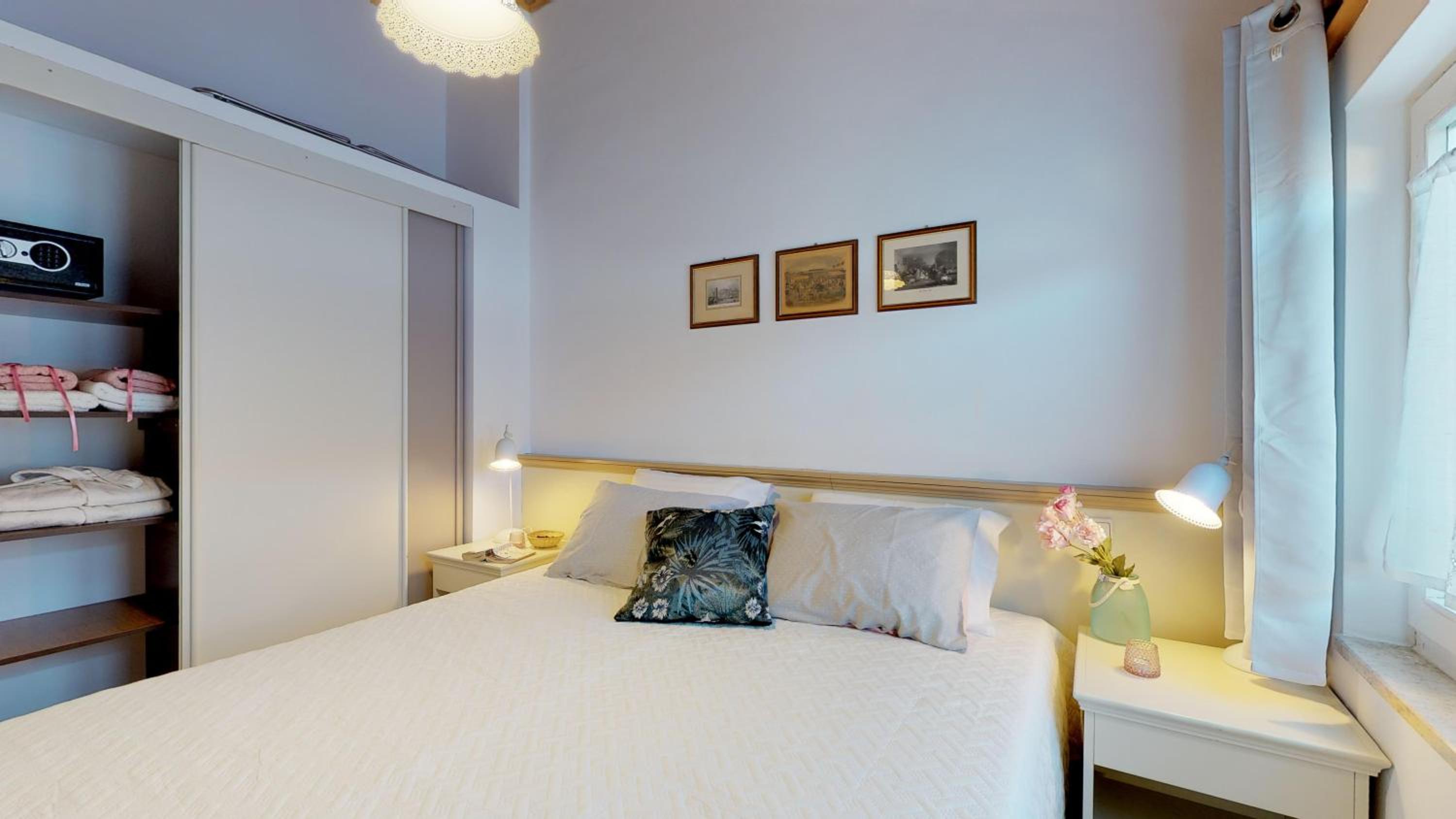 LARA deluxe SUPERIOR 5 star apartment, your piece of heaven by the sea & park