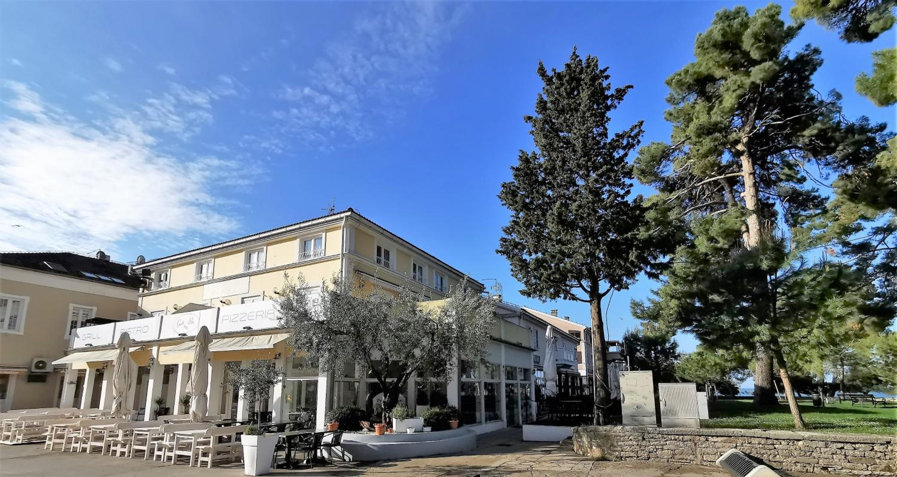 LARA deluxe SUPERIOR 5 star apartment, your piece of heaven by the sea & park